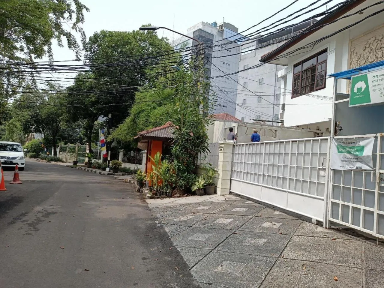 Facade/entrance in Susilo Residence 10