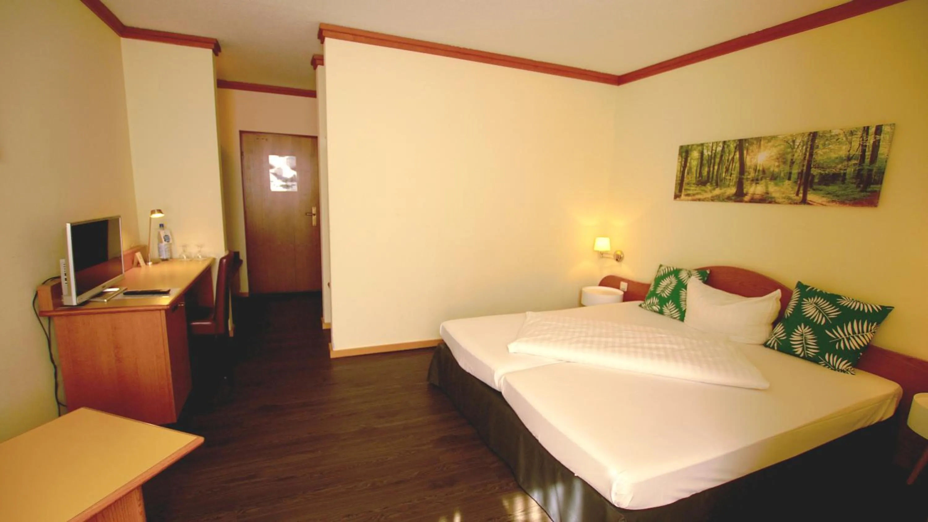 Photo of the whole room, Bed in Hotel Tannenhof Haiger