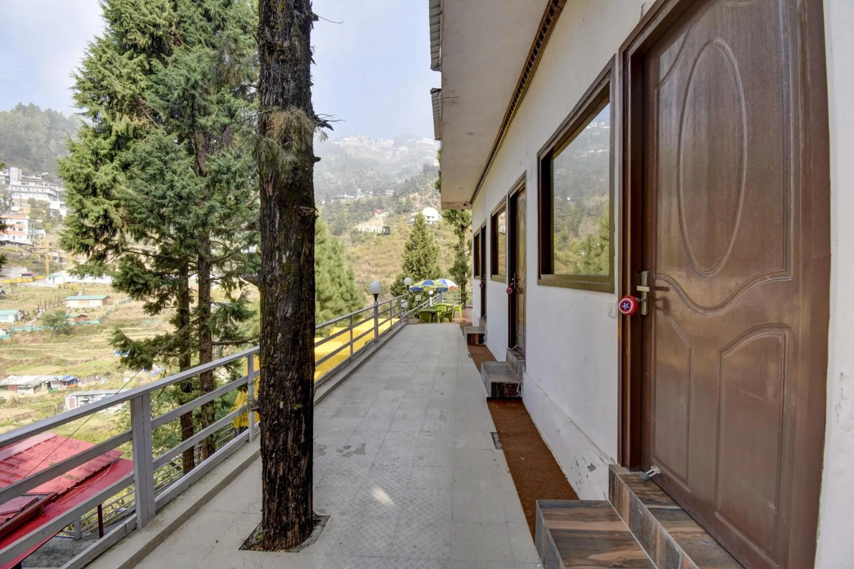 Lobby or reception in Hotel O by OYO Pine Tree