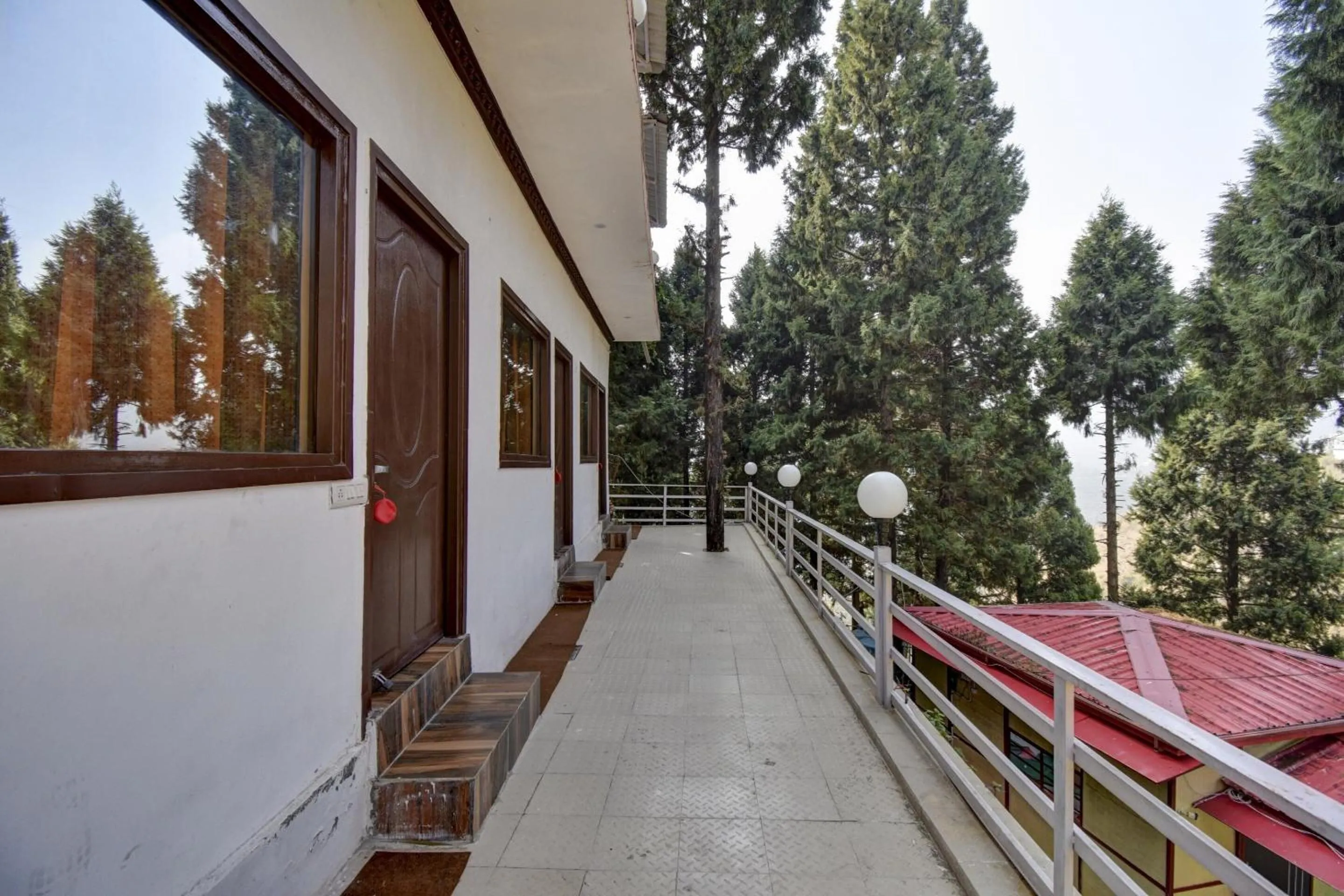 Lobby or reception in Hotel O by OYO Pine Tree