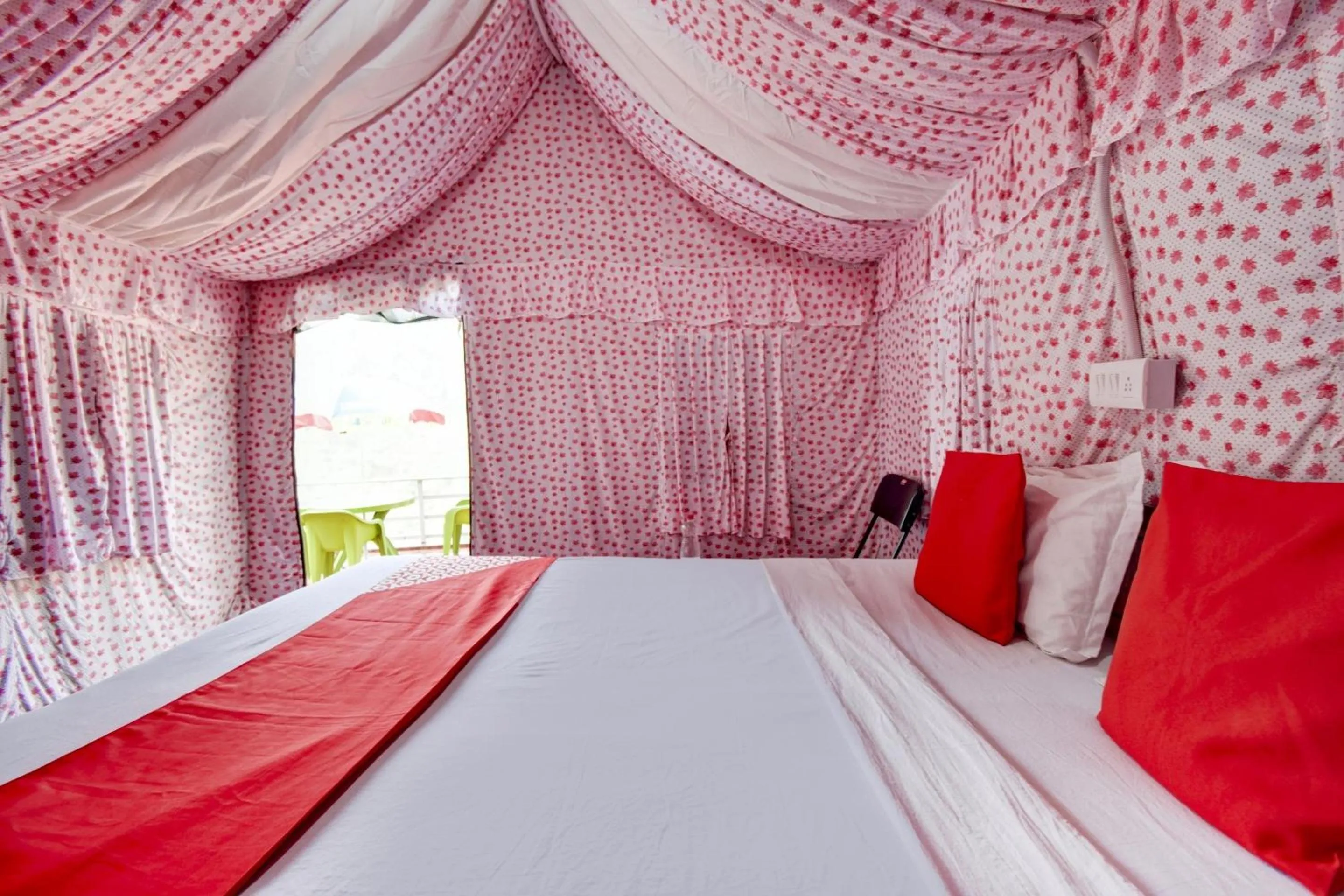 Bedroom, Bed in Hotel O by OYO Pine Tree