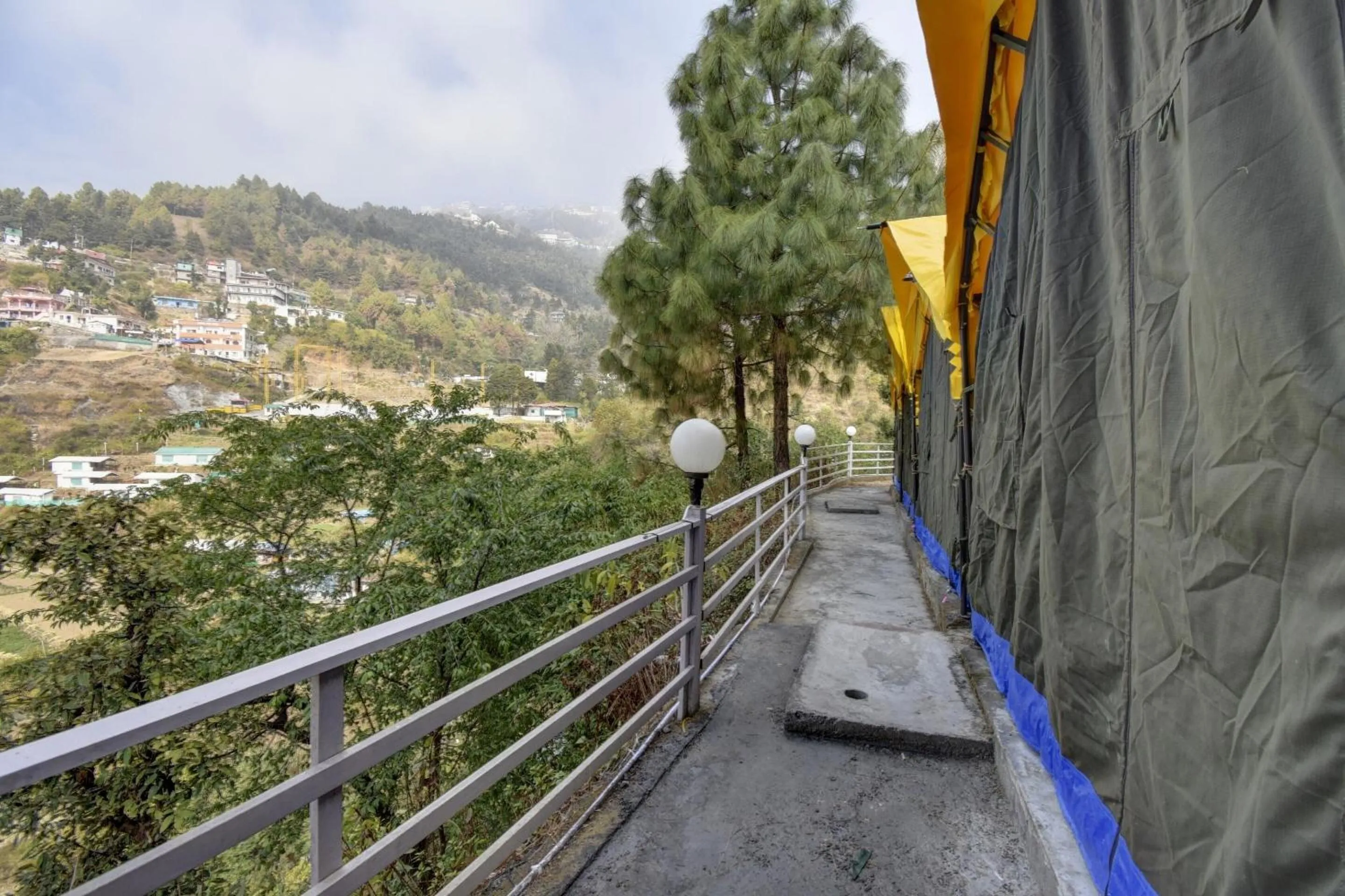 Lobby or reception in Hotel O by OYO Pine Tree