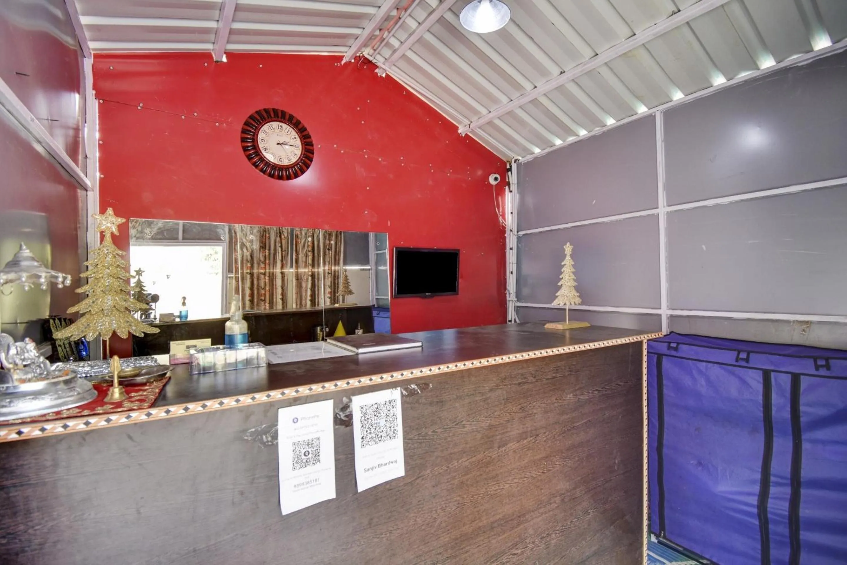 Lobby or reception in Hotel O by OYO Pine Tree