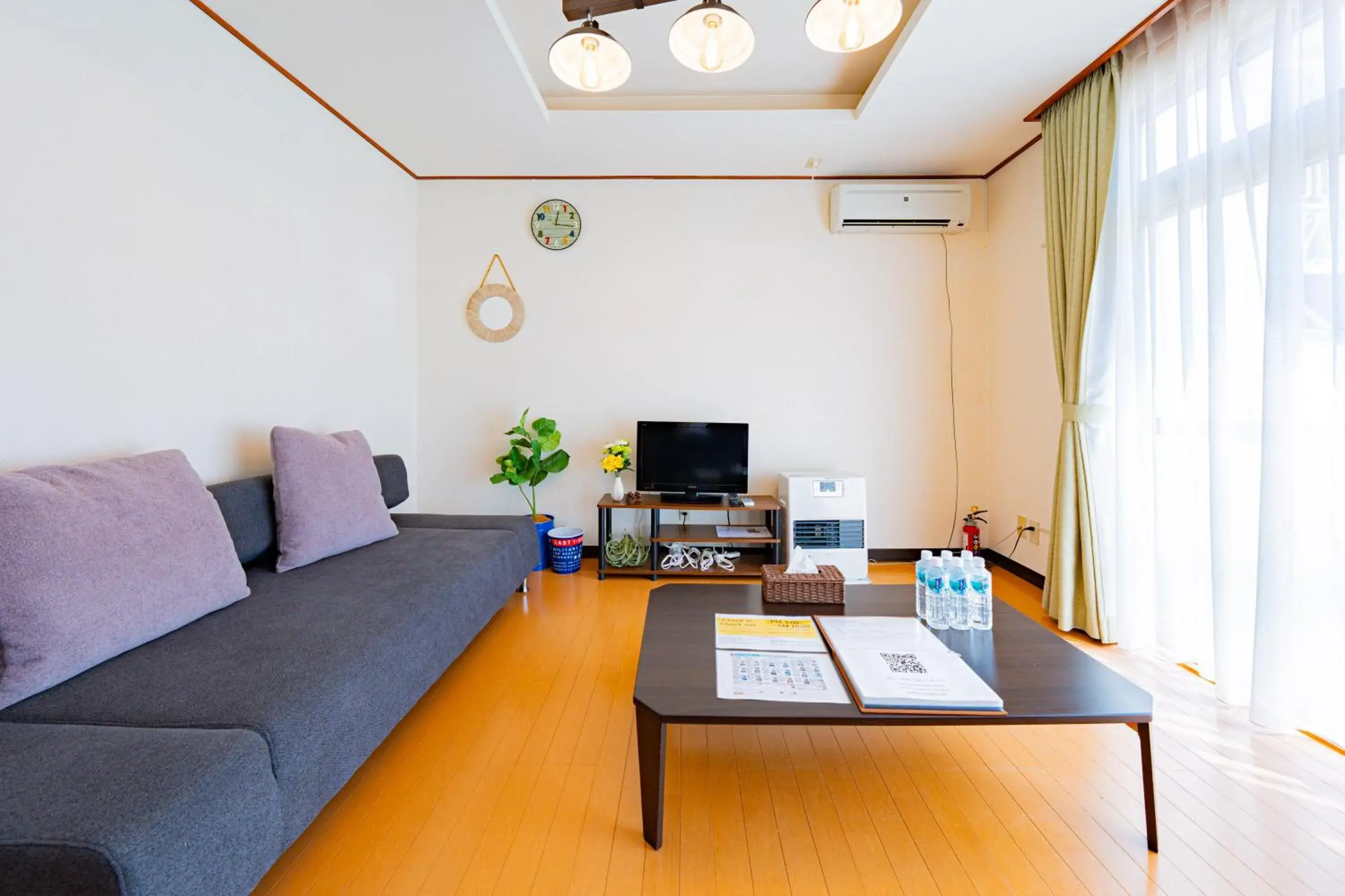 Three-Bedroom House in Extreme Three-Bedroom House in Extreme