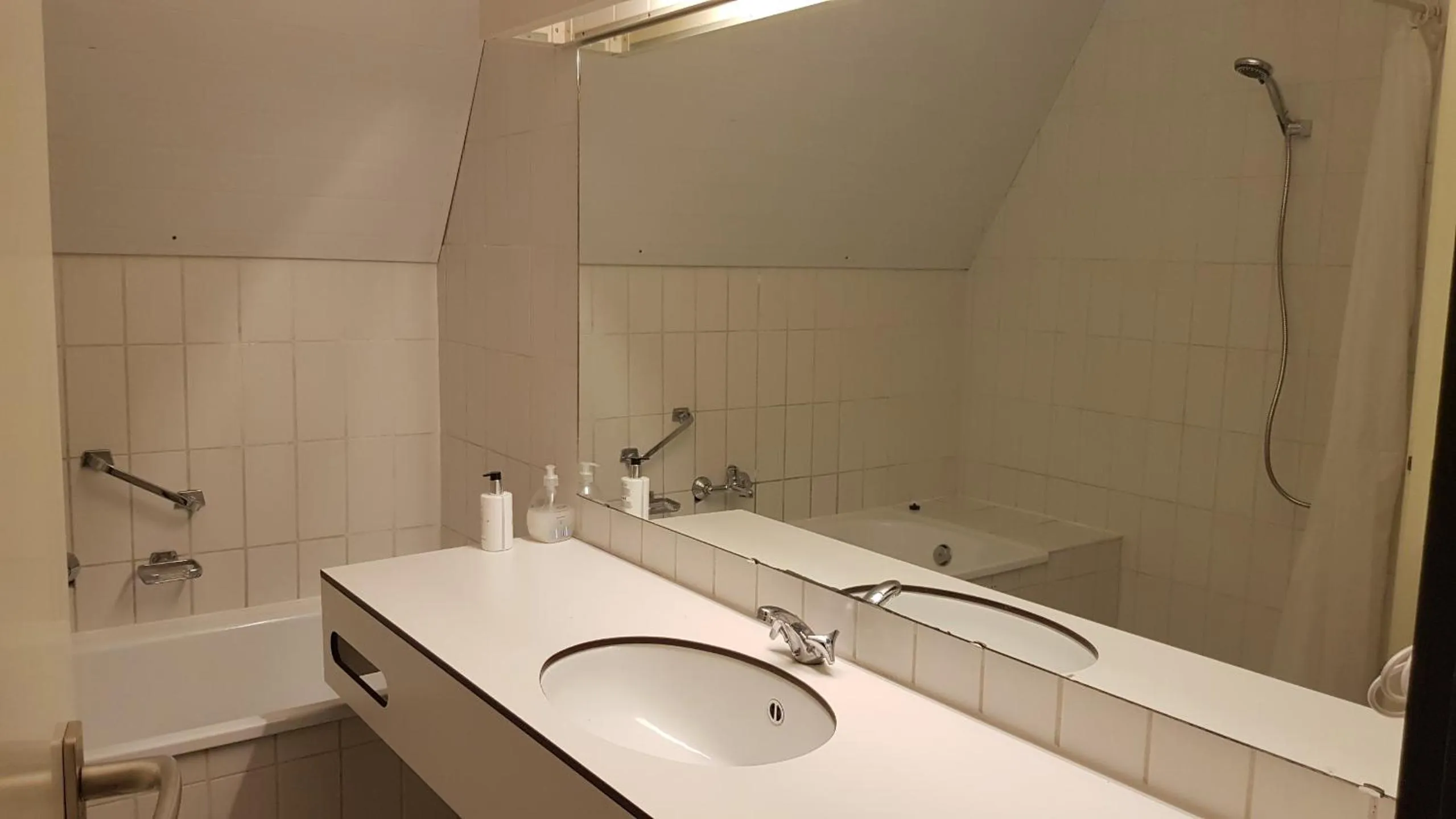 Shower in City Hotel Winschoten