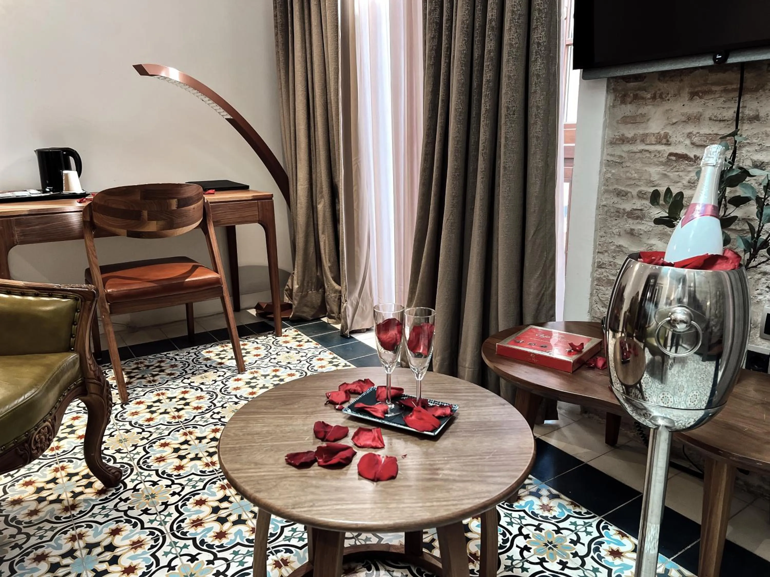 Coffee/tea facilities in Anahita Boutique Hotel