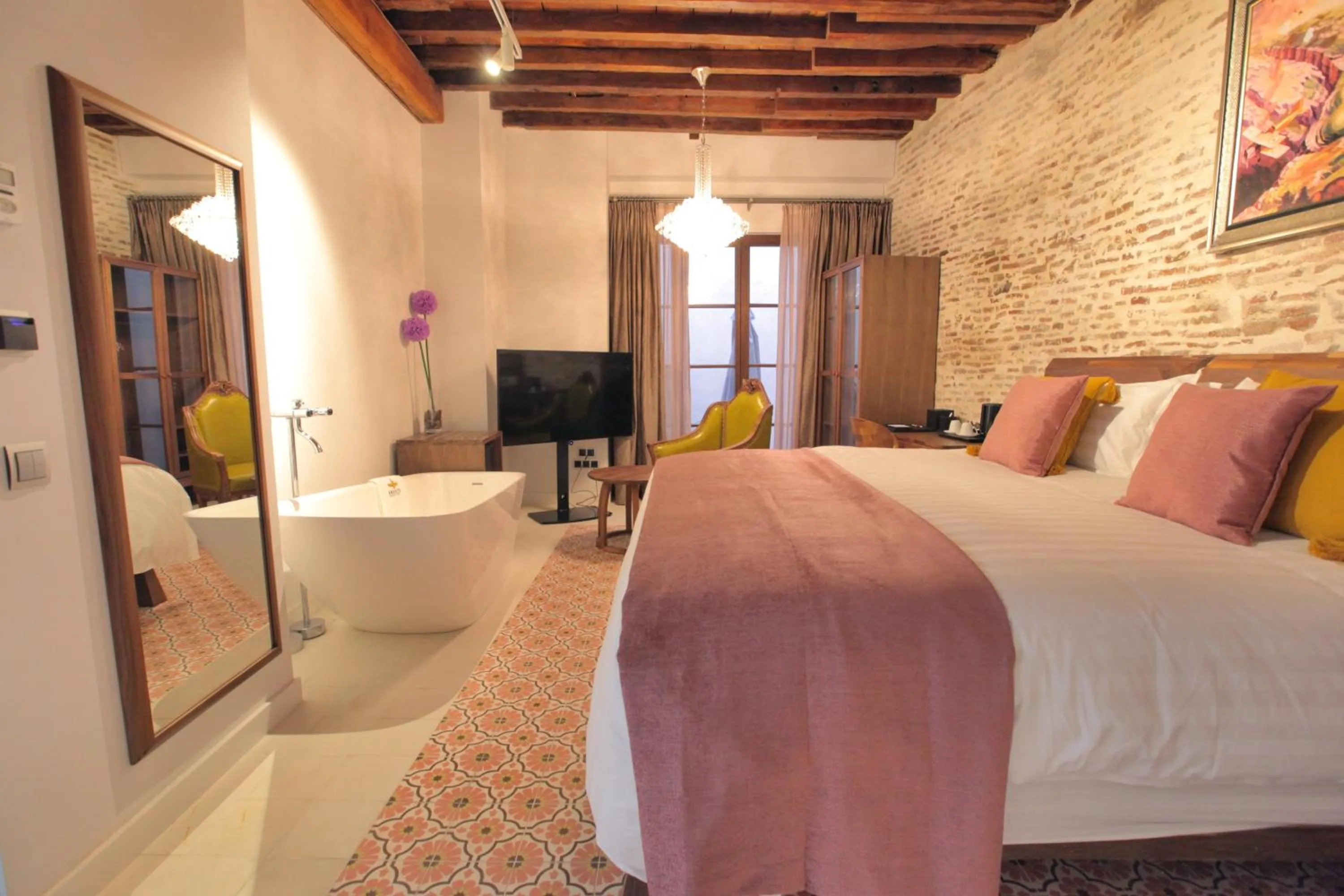 Bath, Bed in Anahita Boutique Hotel