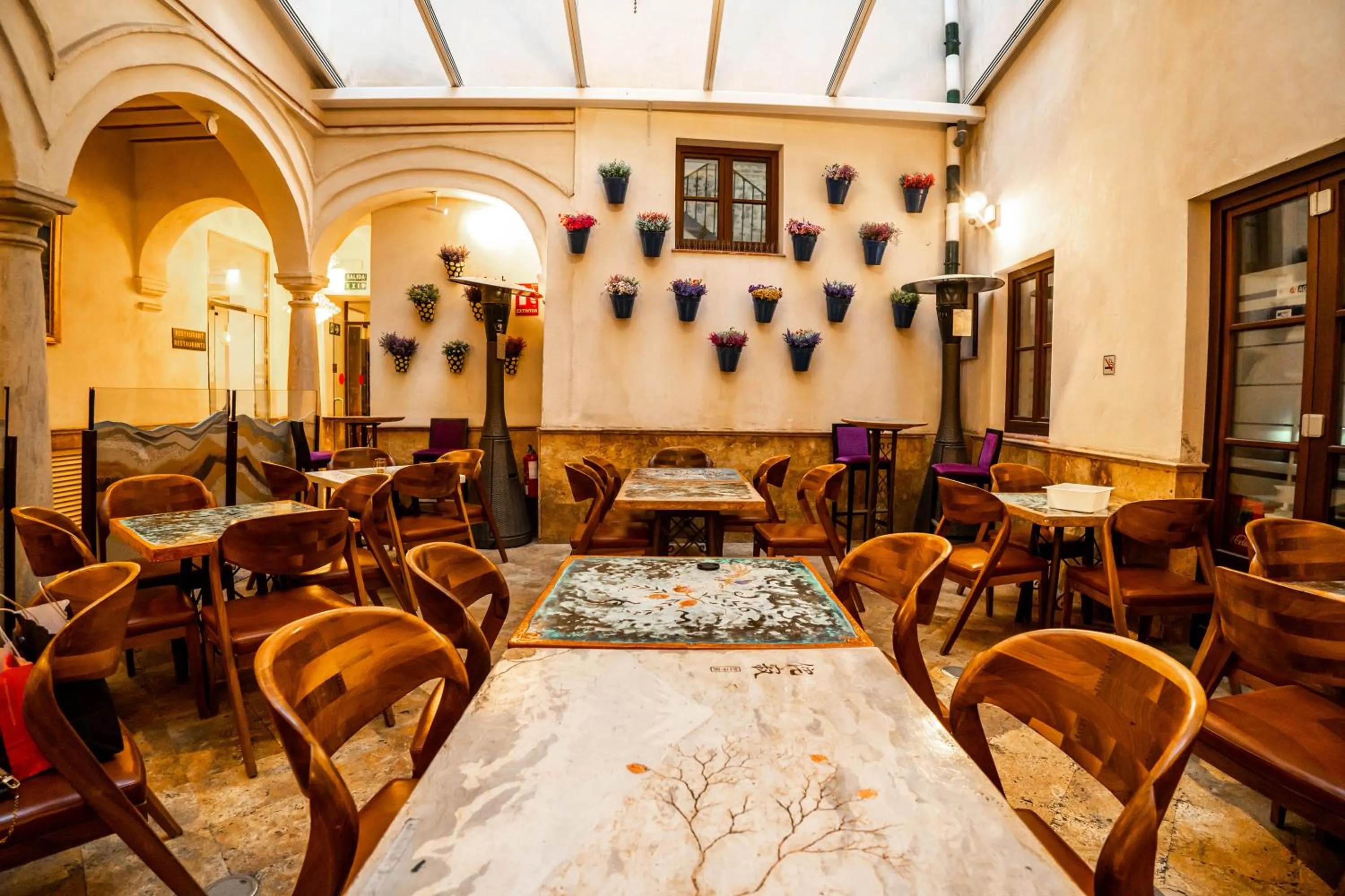 Restaurant/places to eat in Anahita Boutique Hotel