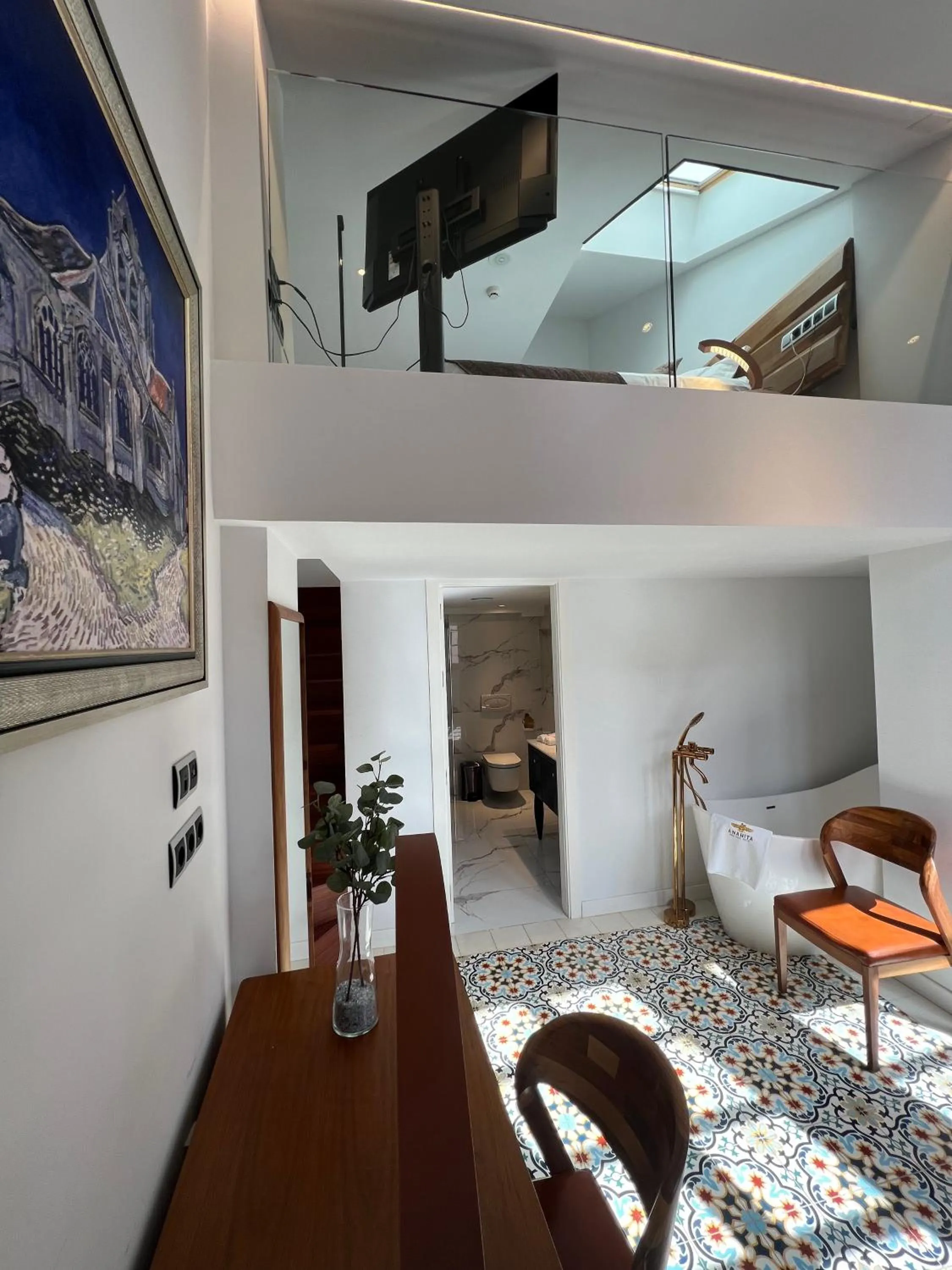 TV and multimedia in Anahita Boutique Hotel