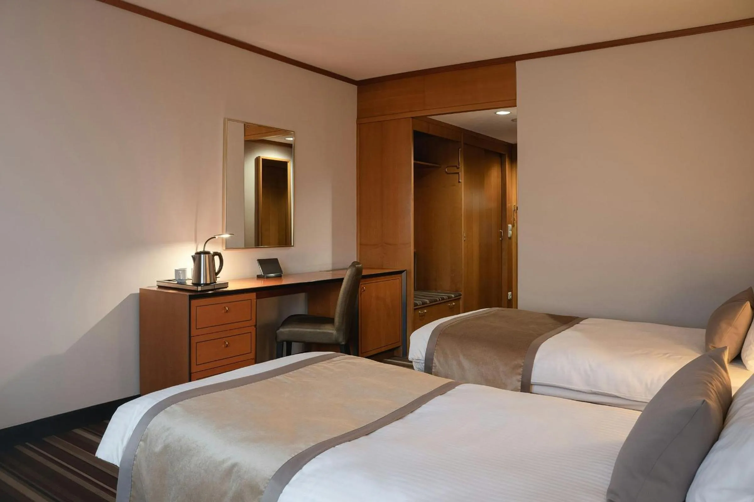 Photo of the whole room, Bed in Leonardo Hotel Weimar