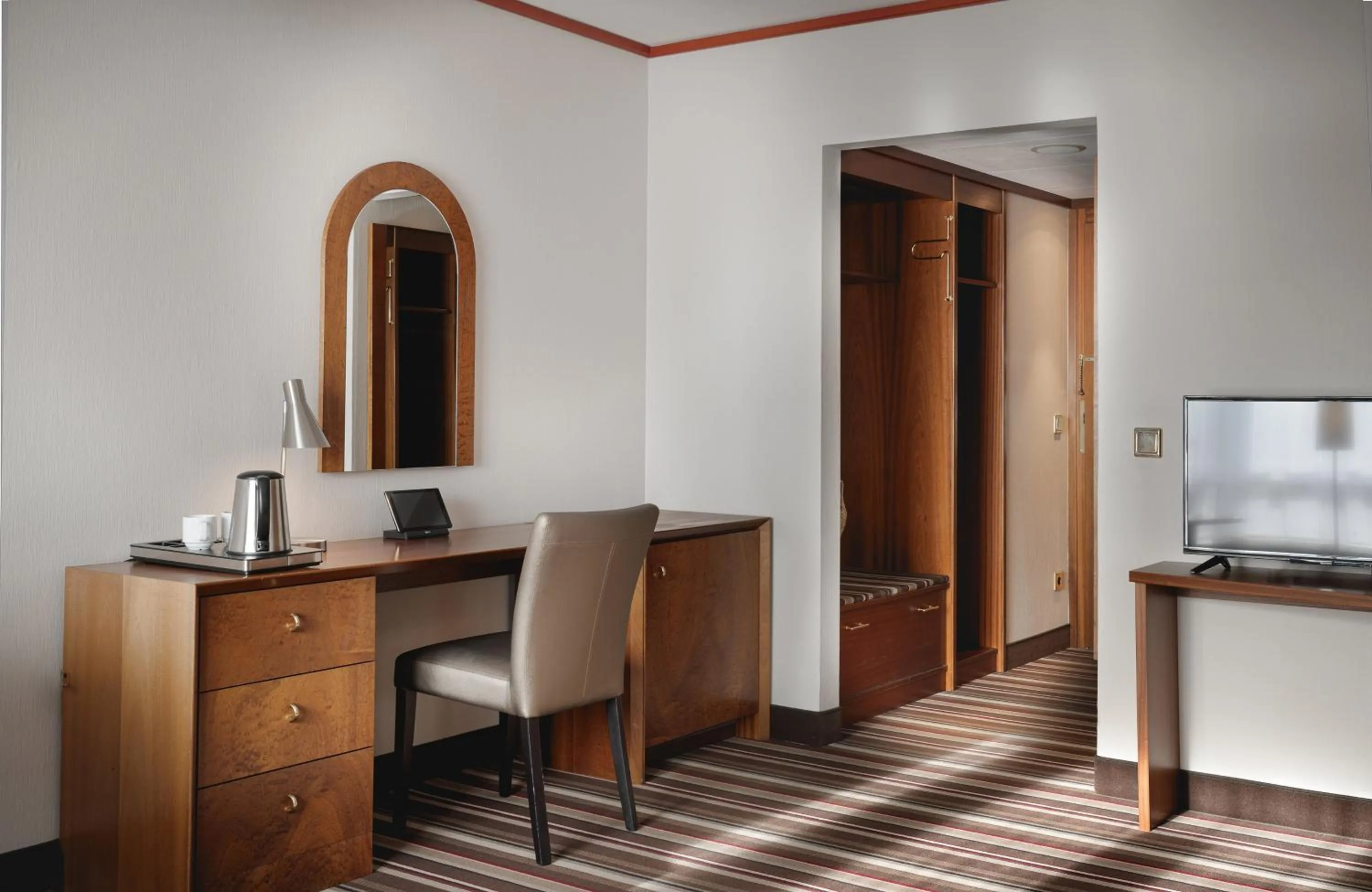 Photo of the whole room in Leonardo Hotel Weimar