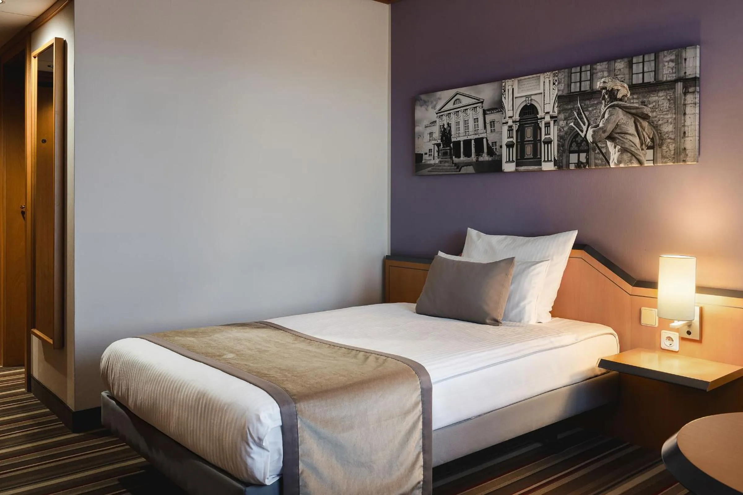 Bed in Leonardo Hotel Weimar