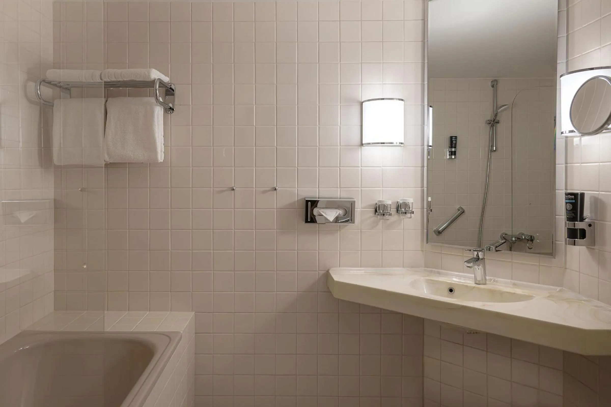 Bathroom in Leonardo Hotel Weimar