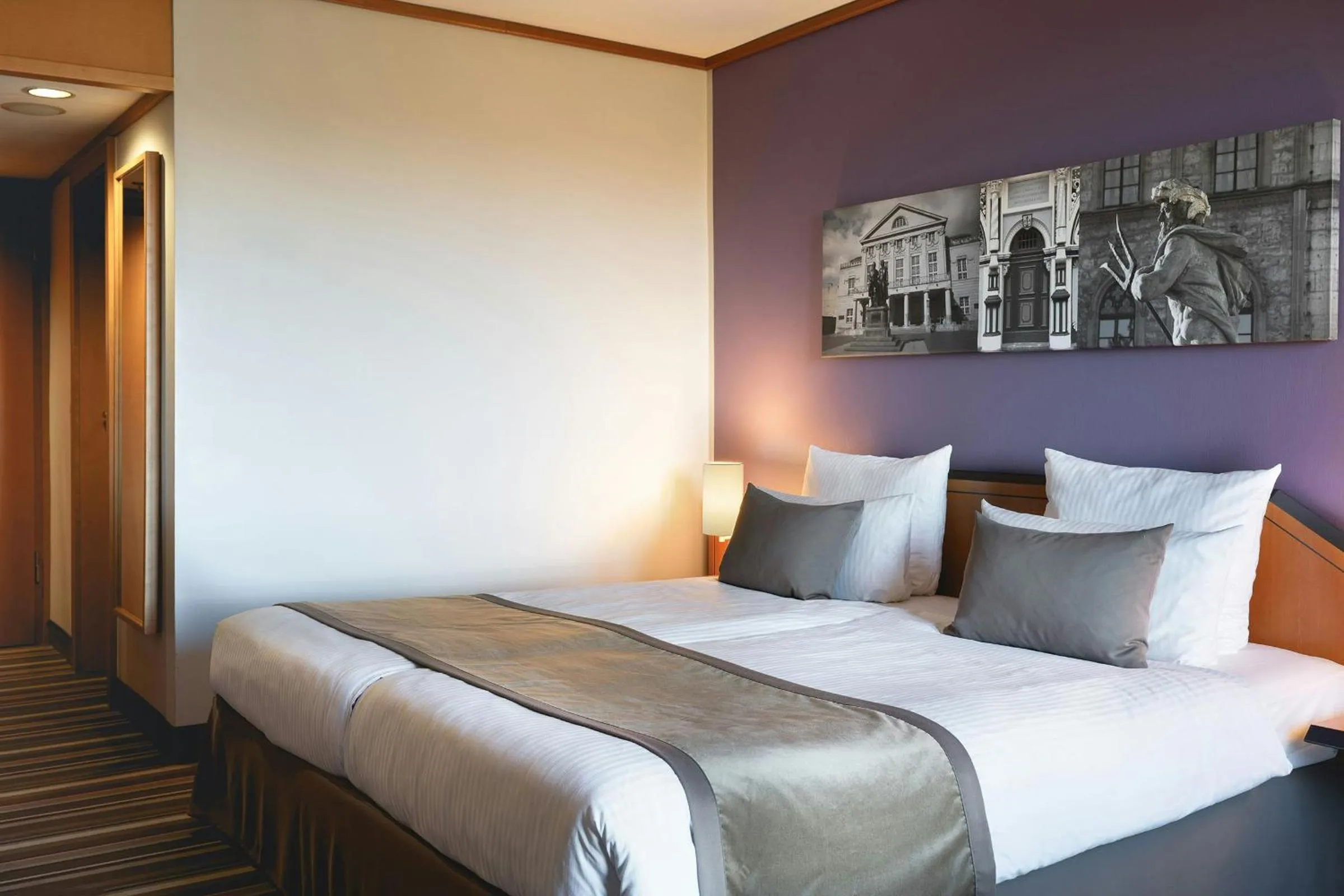 Photo of the whole room, Bed in Leonardo Hotel Weimar