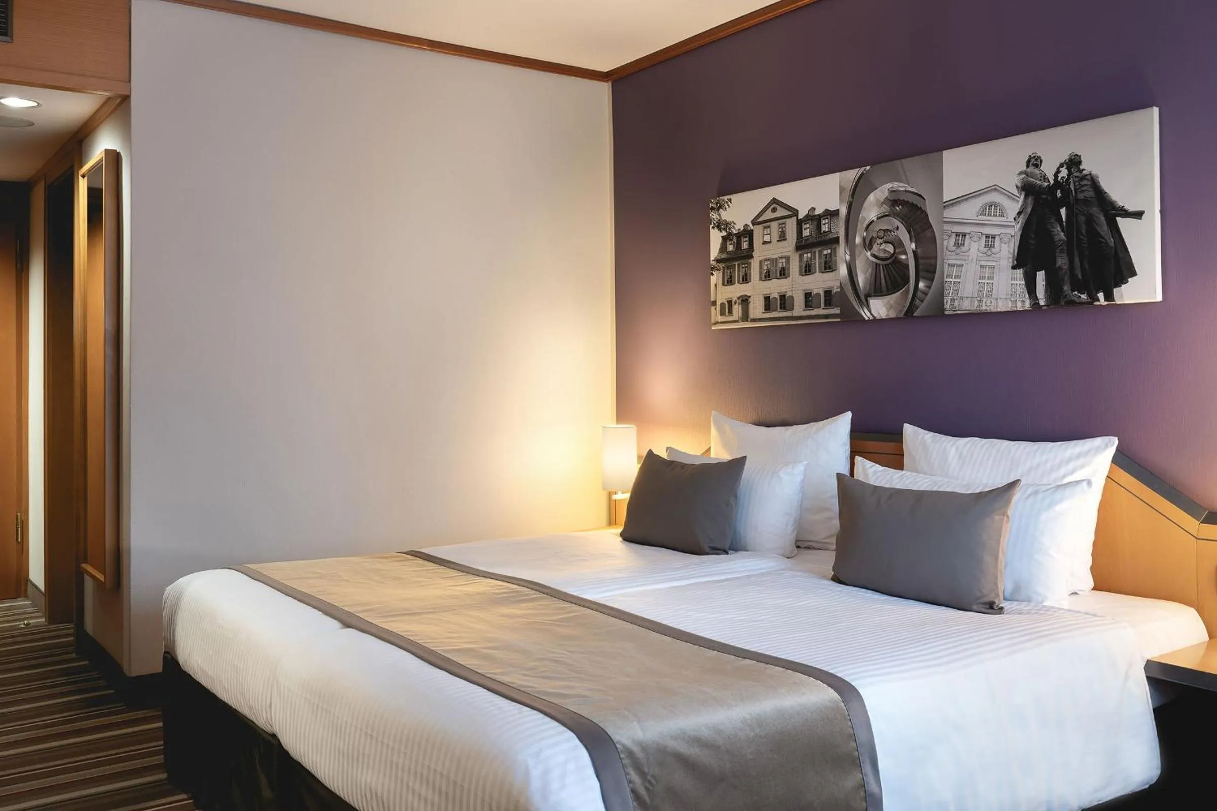 Photo of the whole room, Bed in Leonardo Hotel Weimar