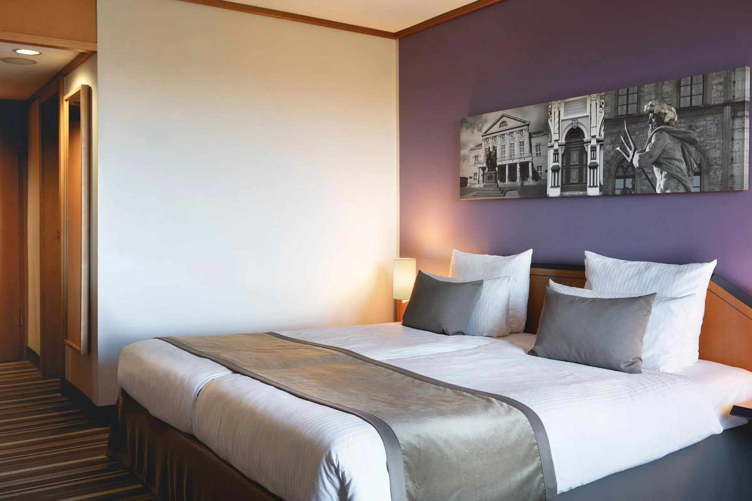 Photo of the whole room, Bed in Leonardo Hotel Weimar