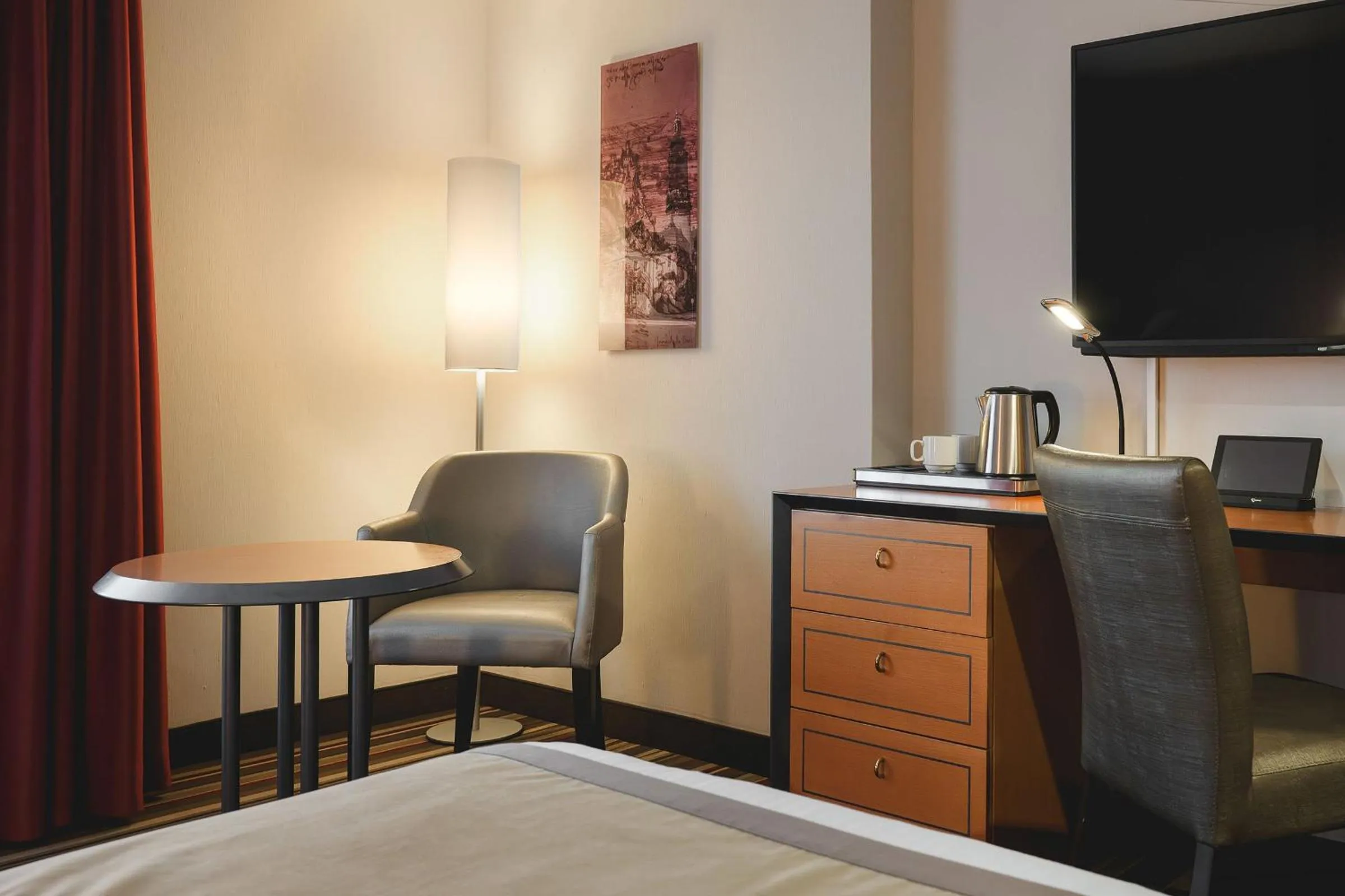 Photo of the whole room, Bed in Leonardo Hotel Weimar