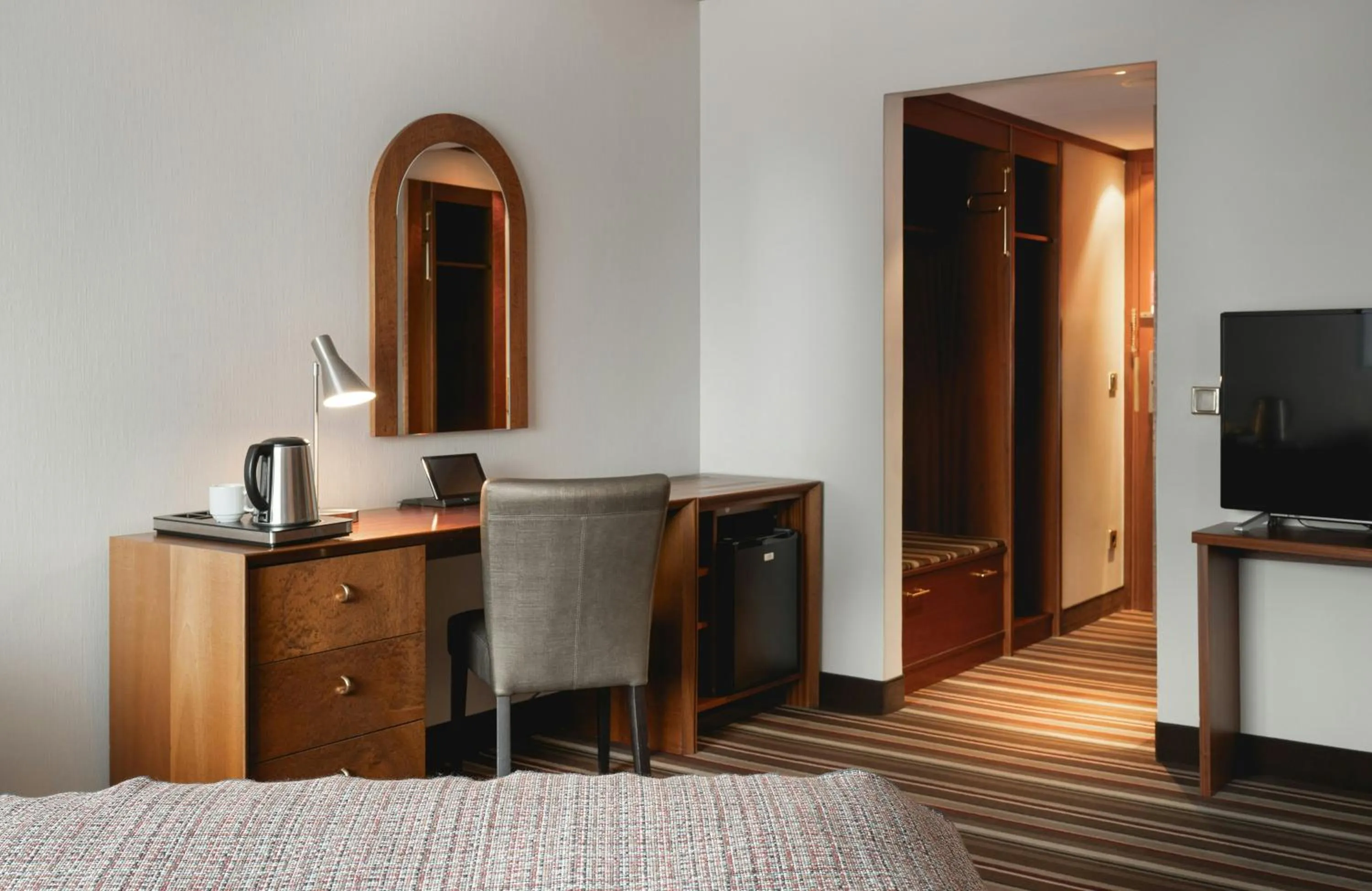 Photo of the whole room, Bed in Leonardo Hotel Weimar