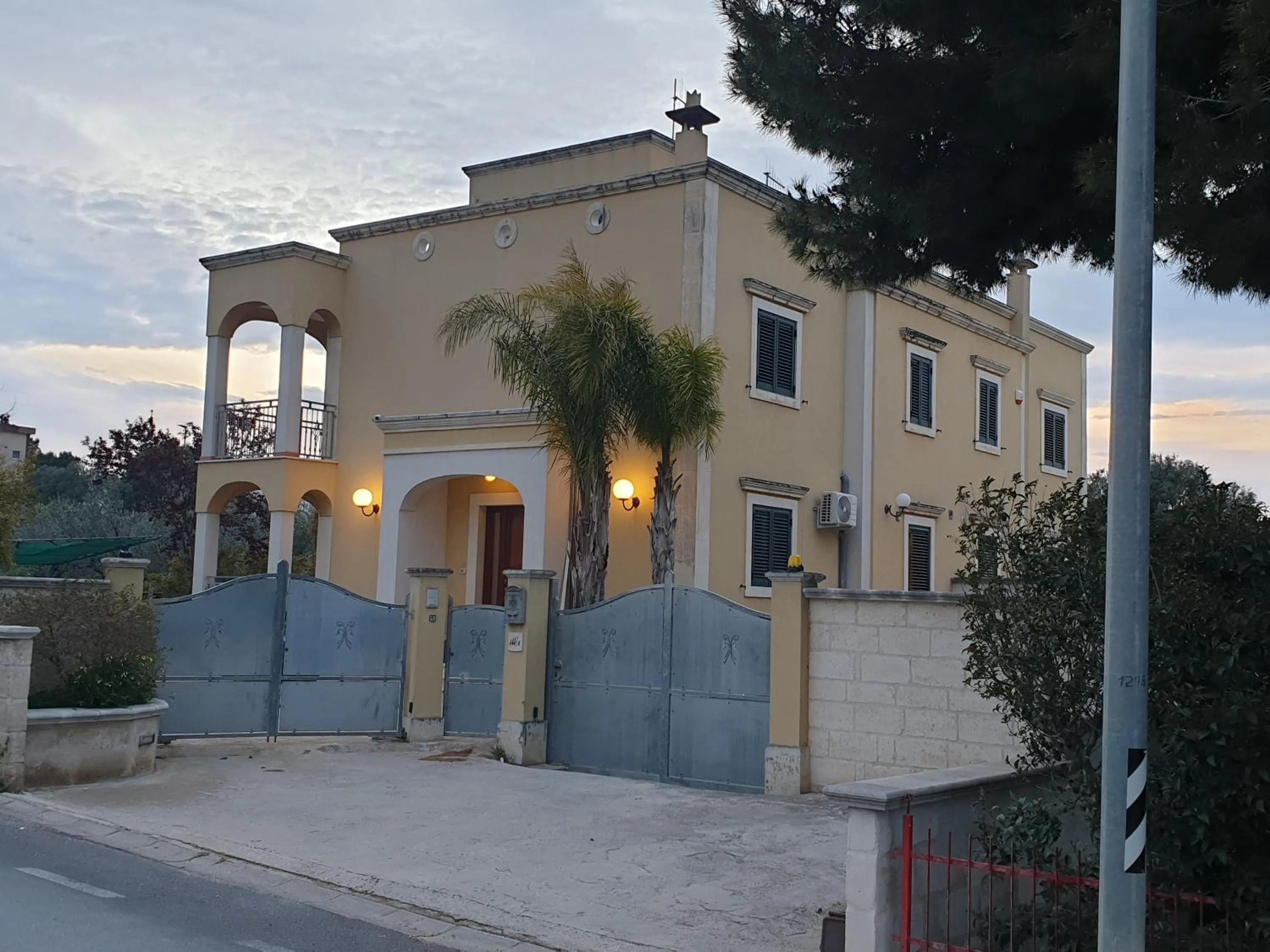 Facade/entrance in station69 location