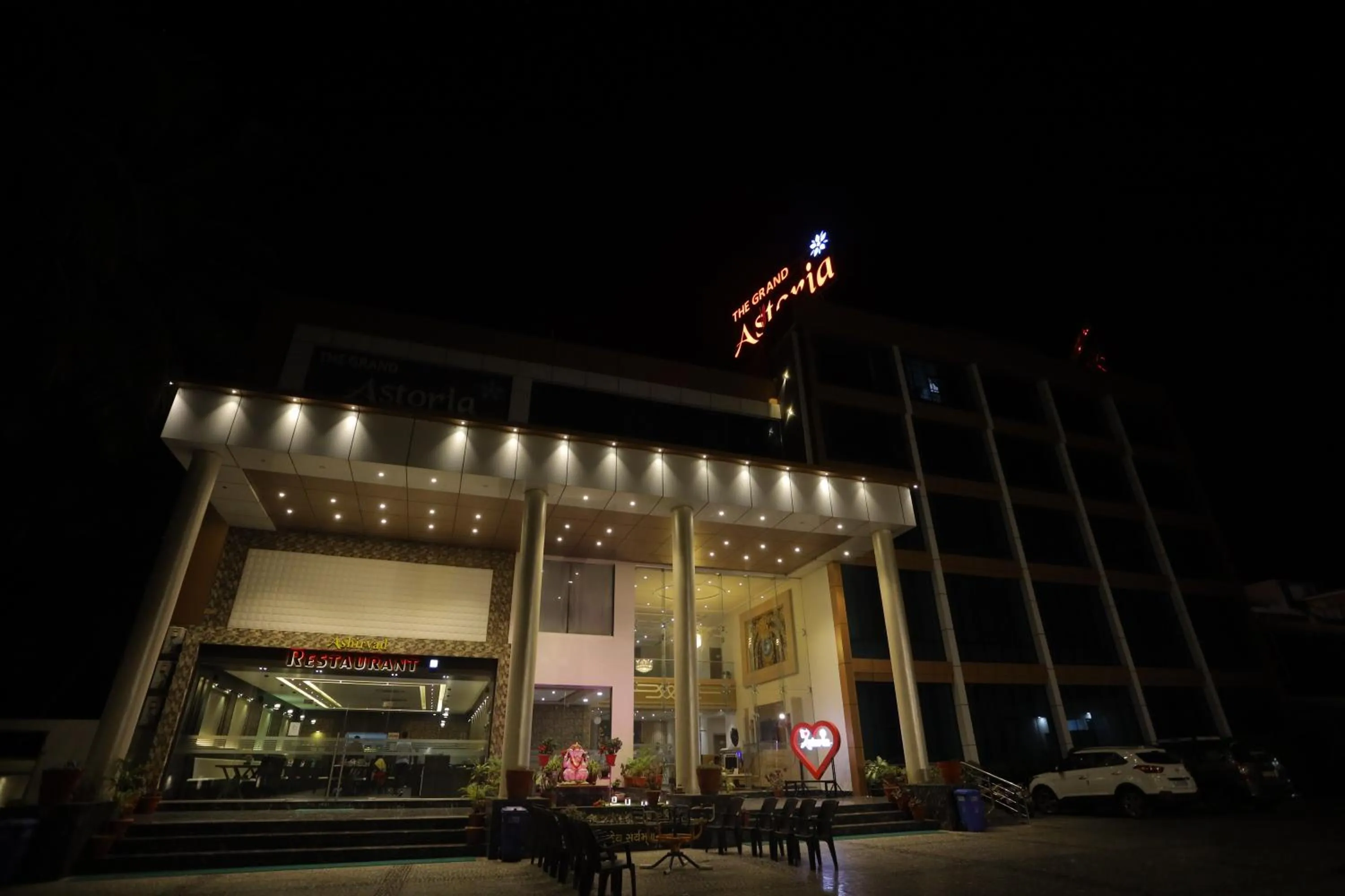 Property building in THE GRAND ASTORIA SOMANTH by Shivalaya Darshanam