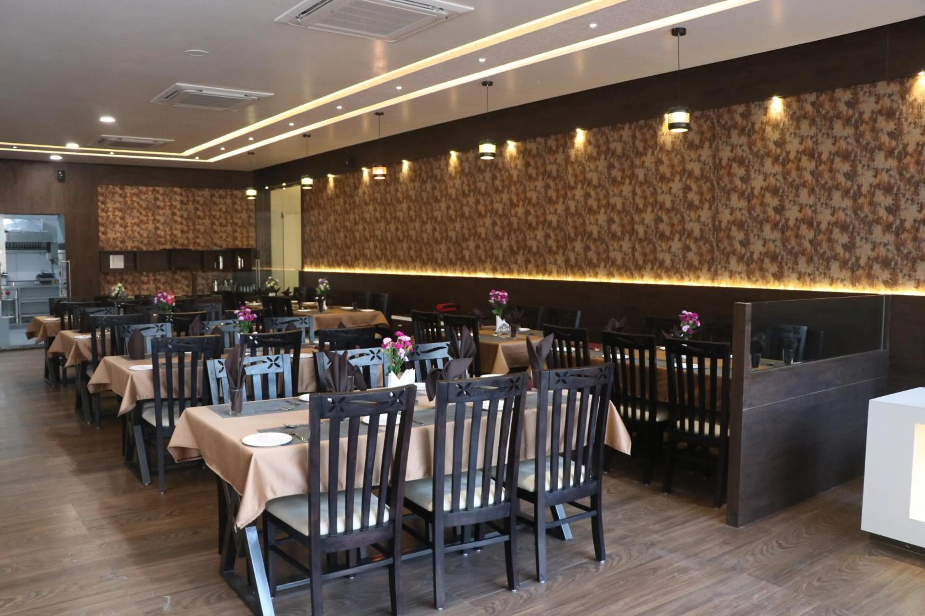 Restaurant/places to eat in THE GRAND ASTORIA SOMANTH by Shivalaya Darshanam