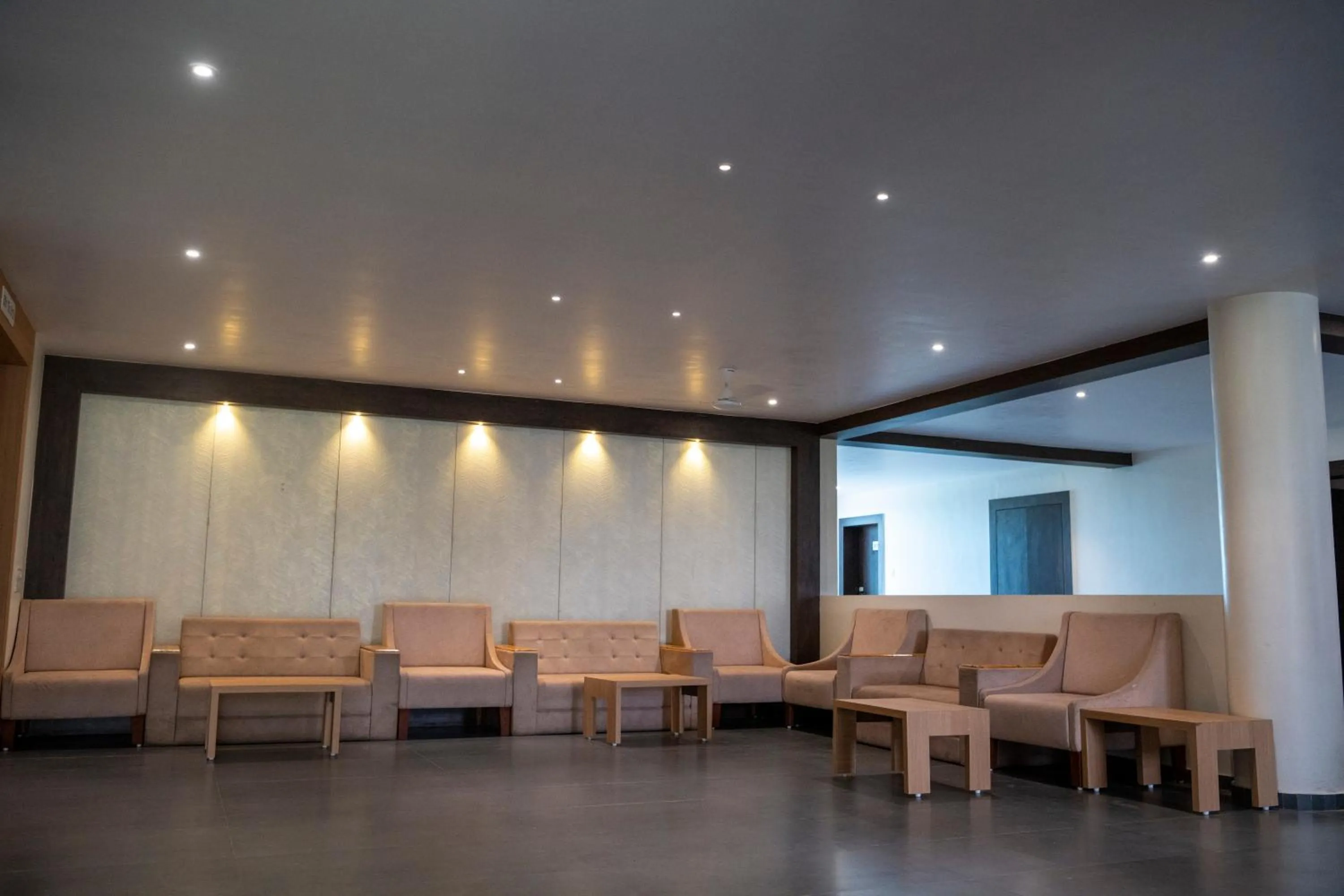 Living room in THE GRAND ASTORIA SOMANTH by Shivalaya Darshanam