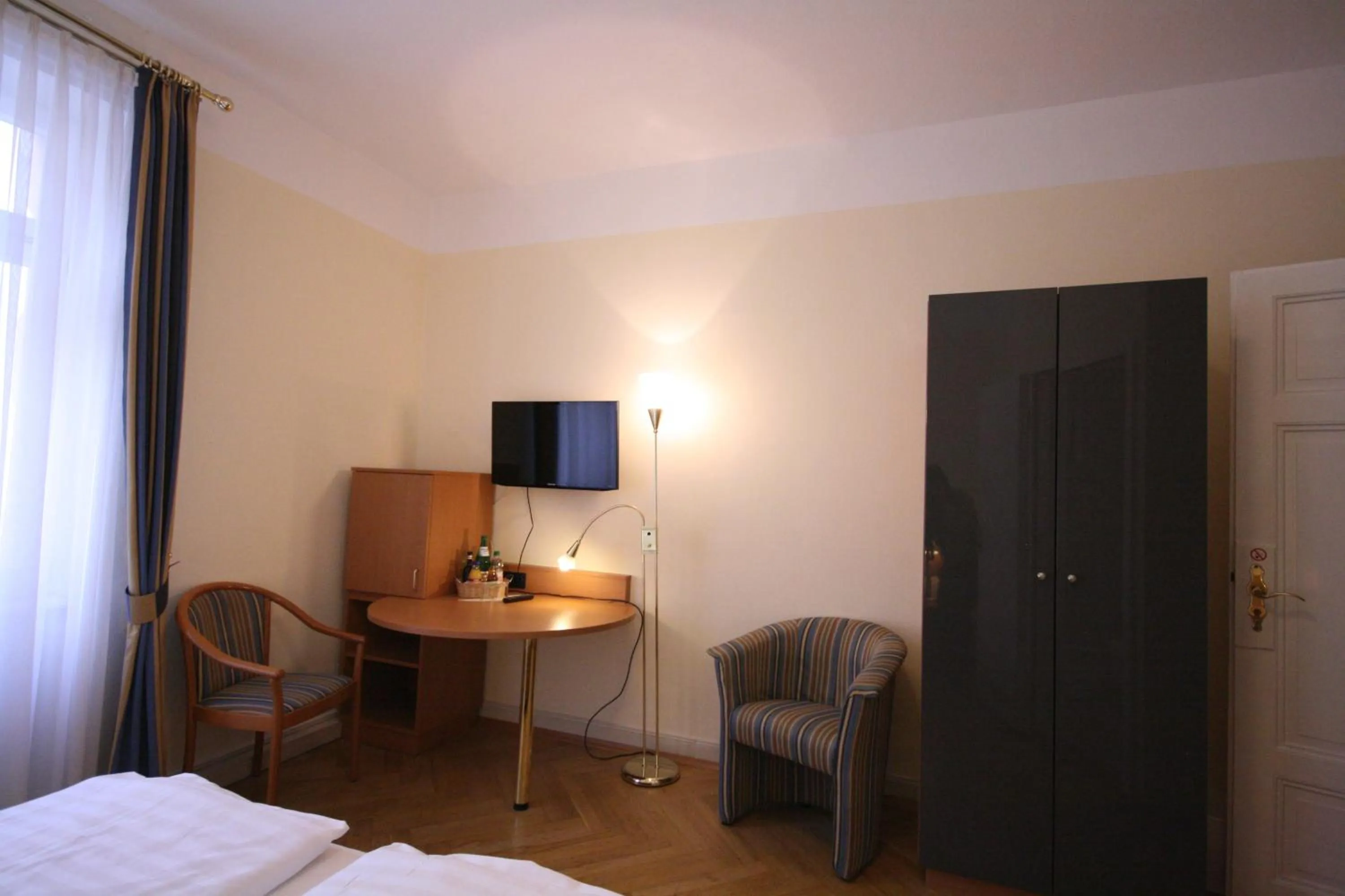 Photo of the whole room, Bed in Altstadt Hotel