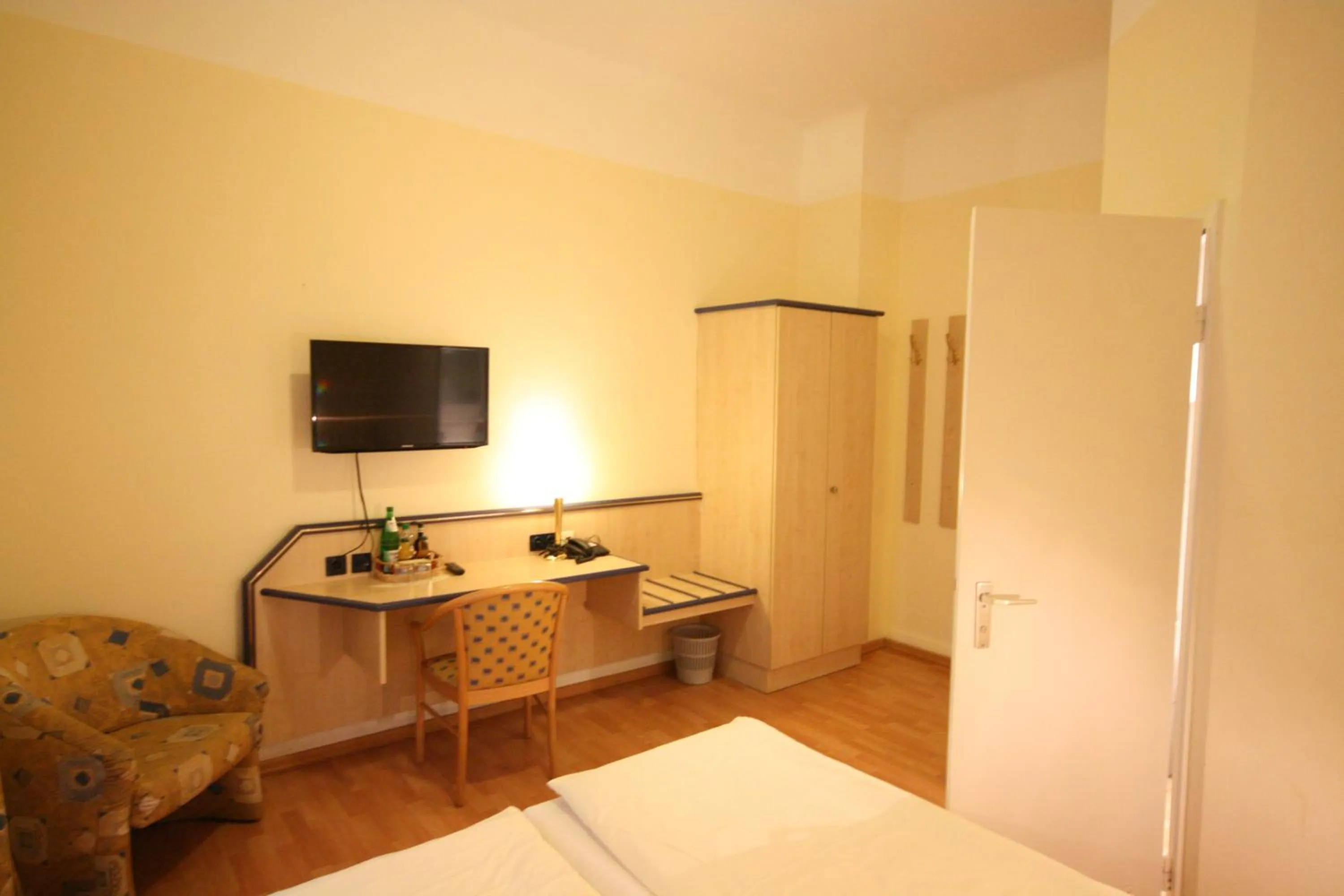 Photo of the whole room, Bed in Altstadt Hotel