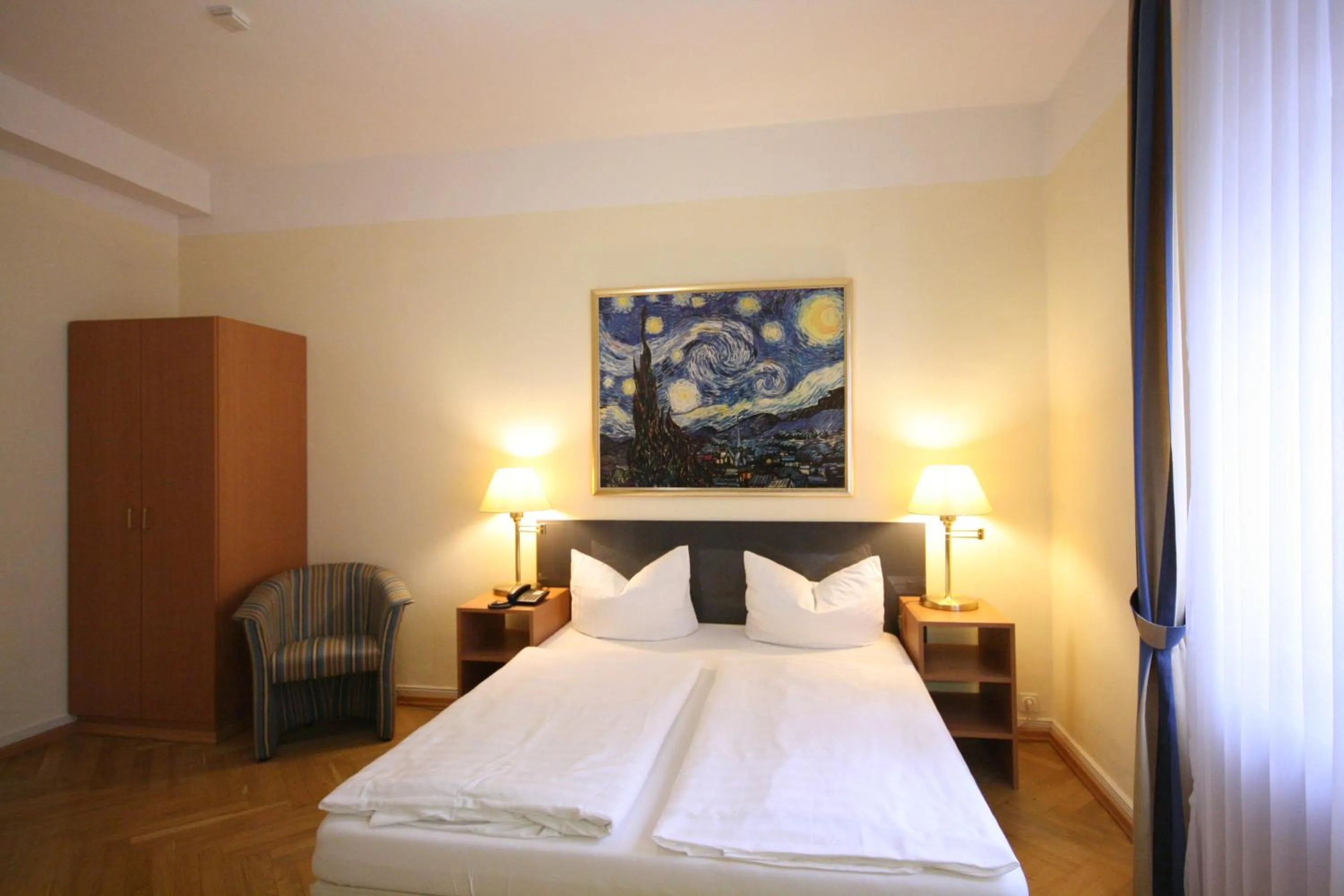Photo of the whole room, Bed in Altstadt Hotel