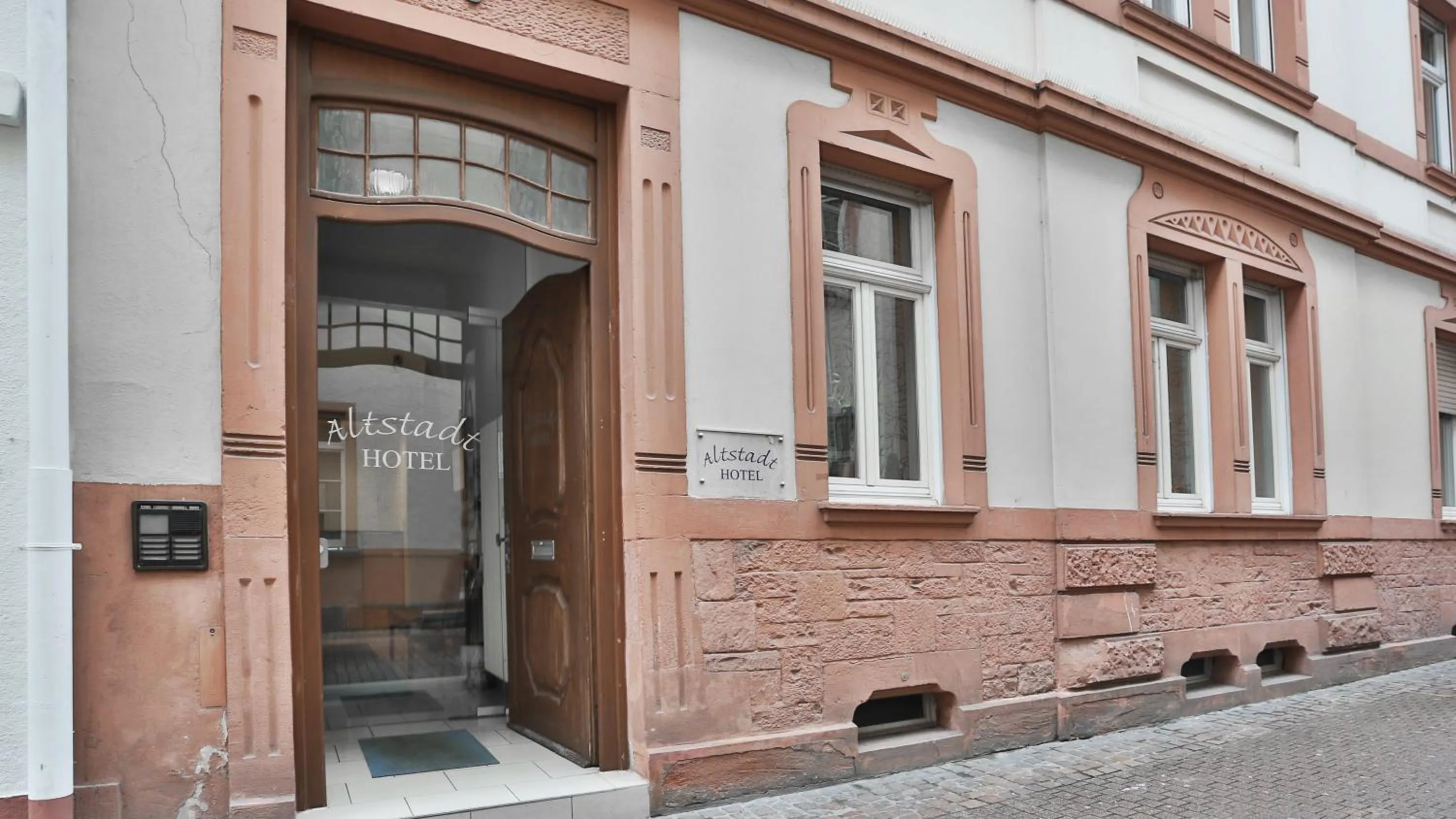Facade/entrance in Altstadt Hotel