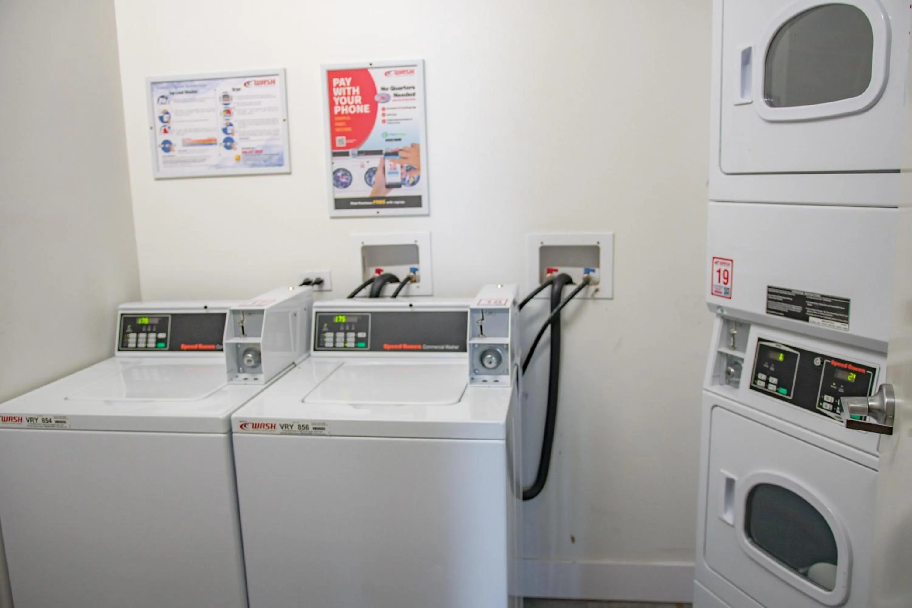 McCormick Place 3BR Luxury Penthouse Duplex with Personal Rooftop and Optional Parking for 8 guests in Chicago South Loop