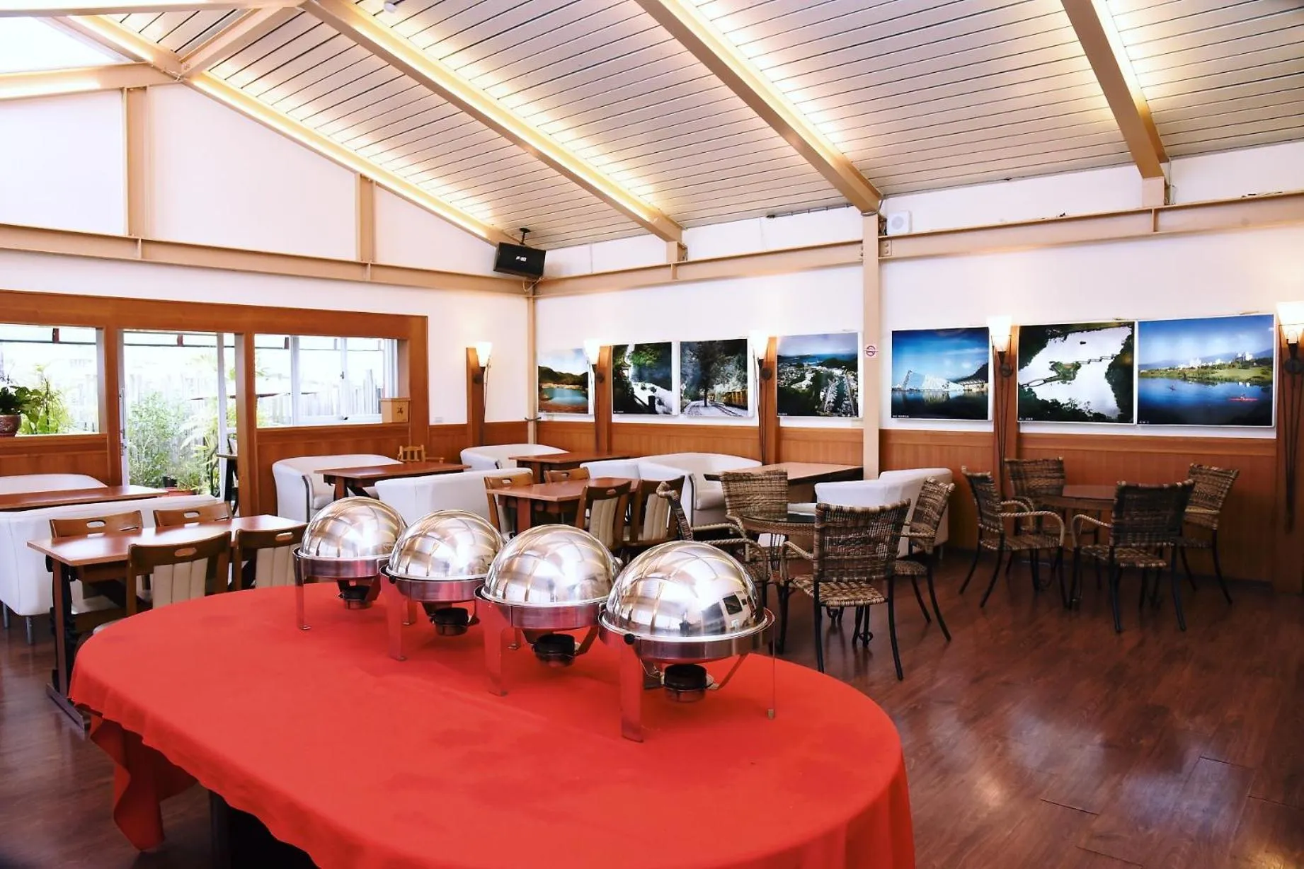 Restaurant/places to eat in England Business Motel