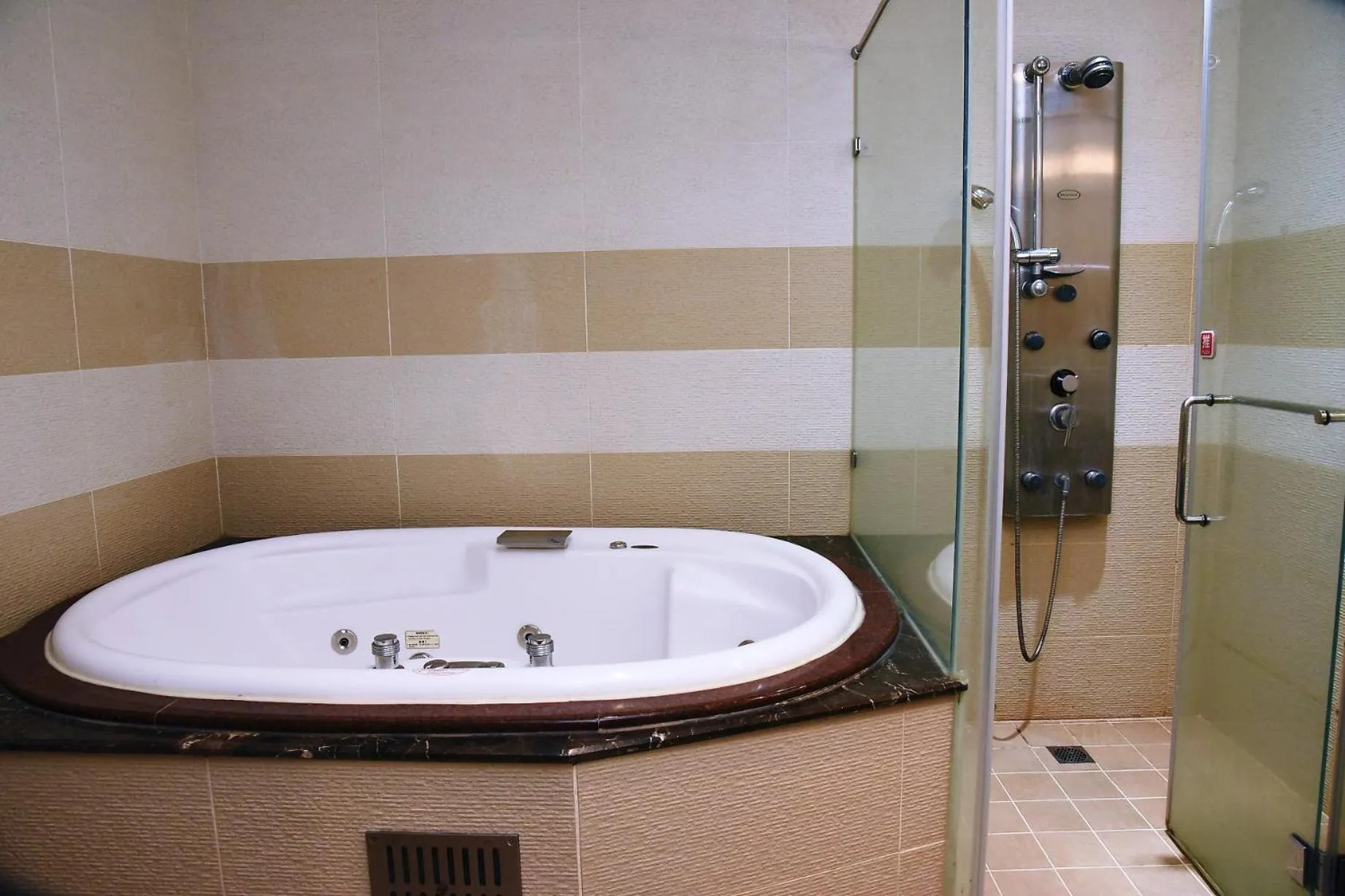 Bathroom in England Business Motel