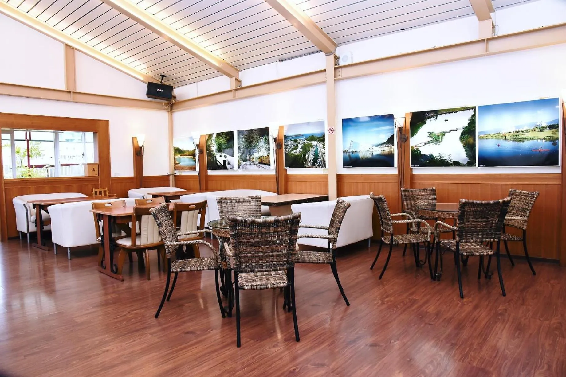 Restaurant/places to eat in England Business Motel