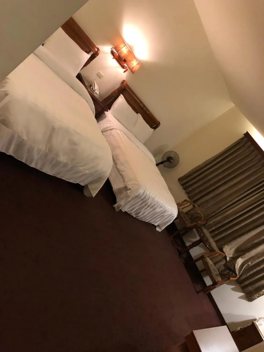 Bed in England Business Motel