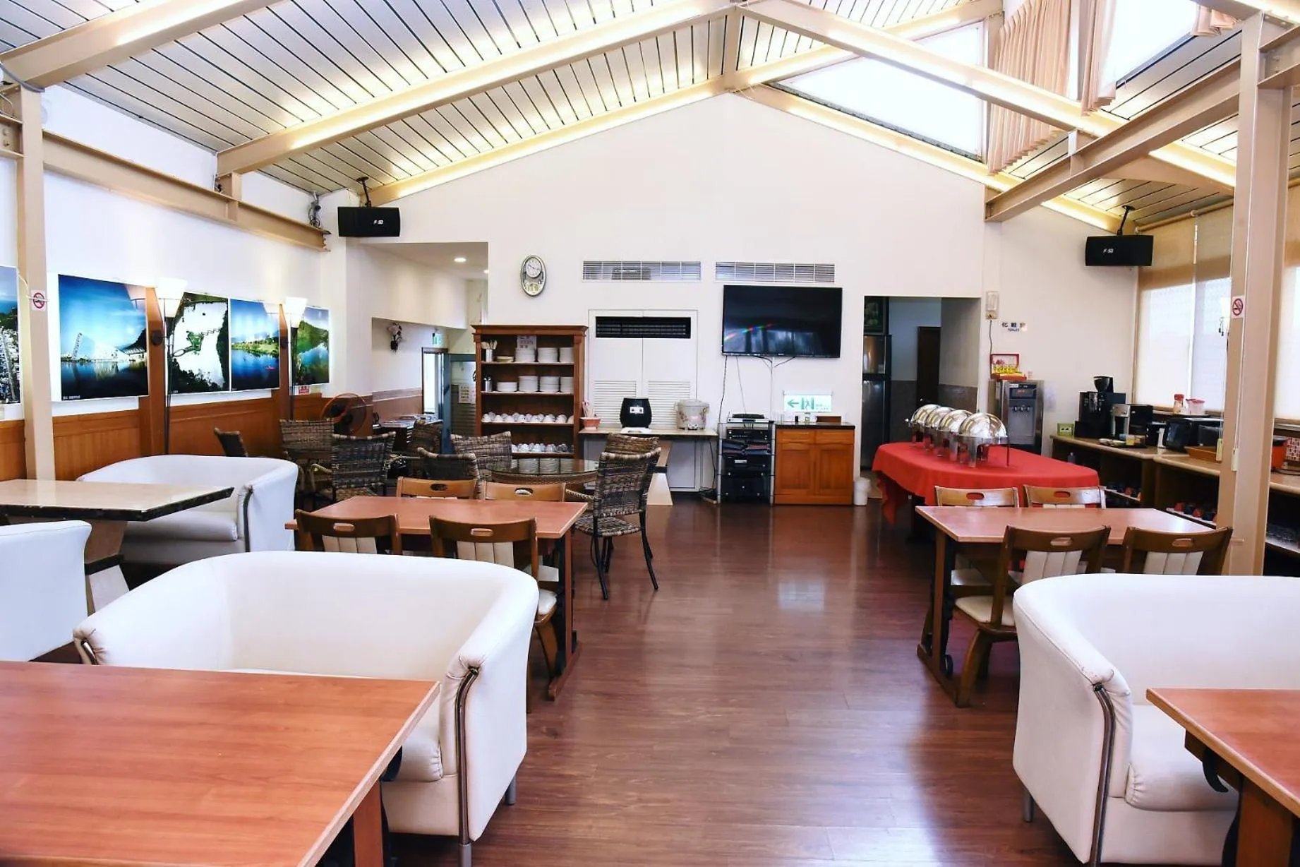 Restaurant/places to eat in England Business Motel