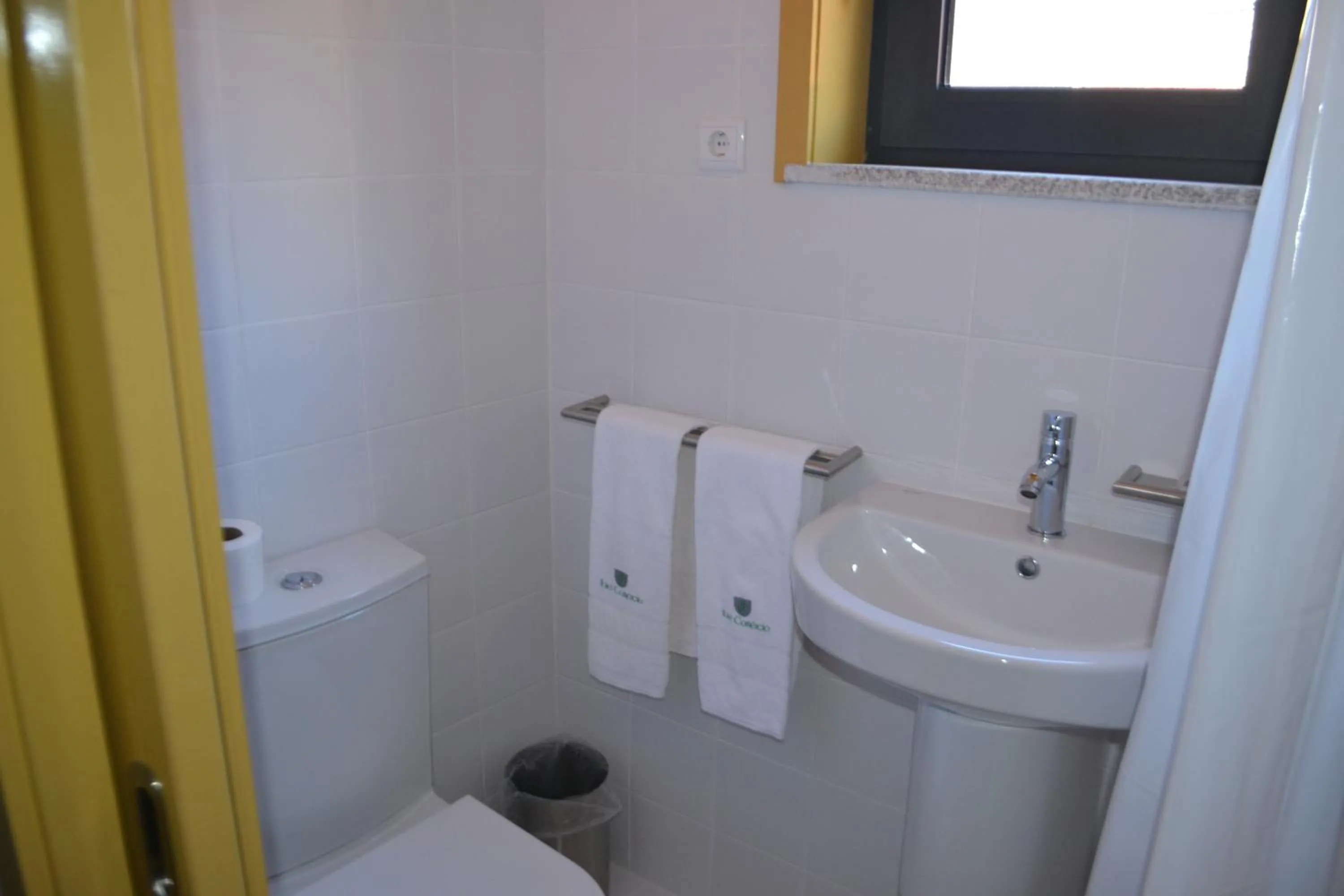 Toilet in Hotel Comércio