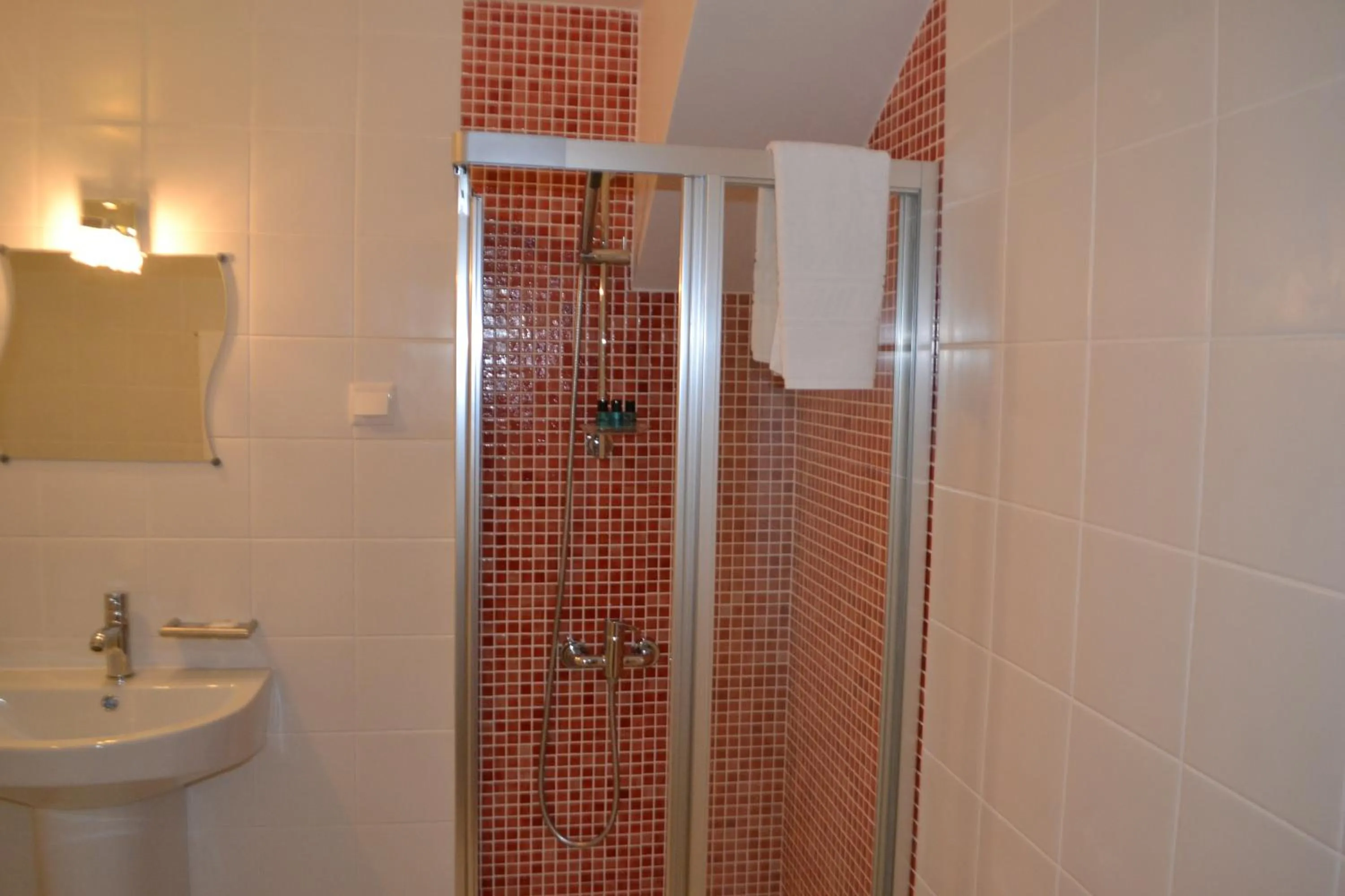 Bathroom in Hotel Comércio