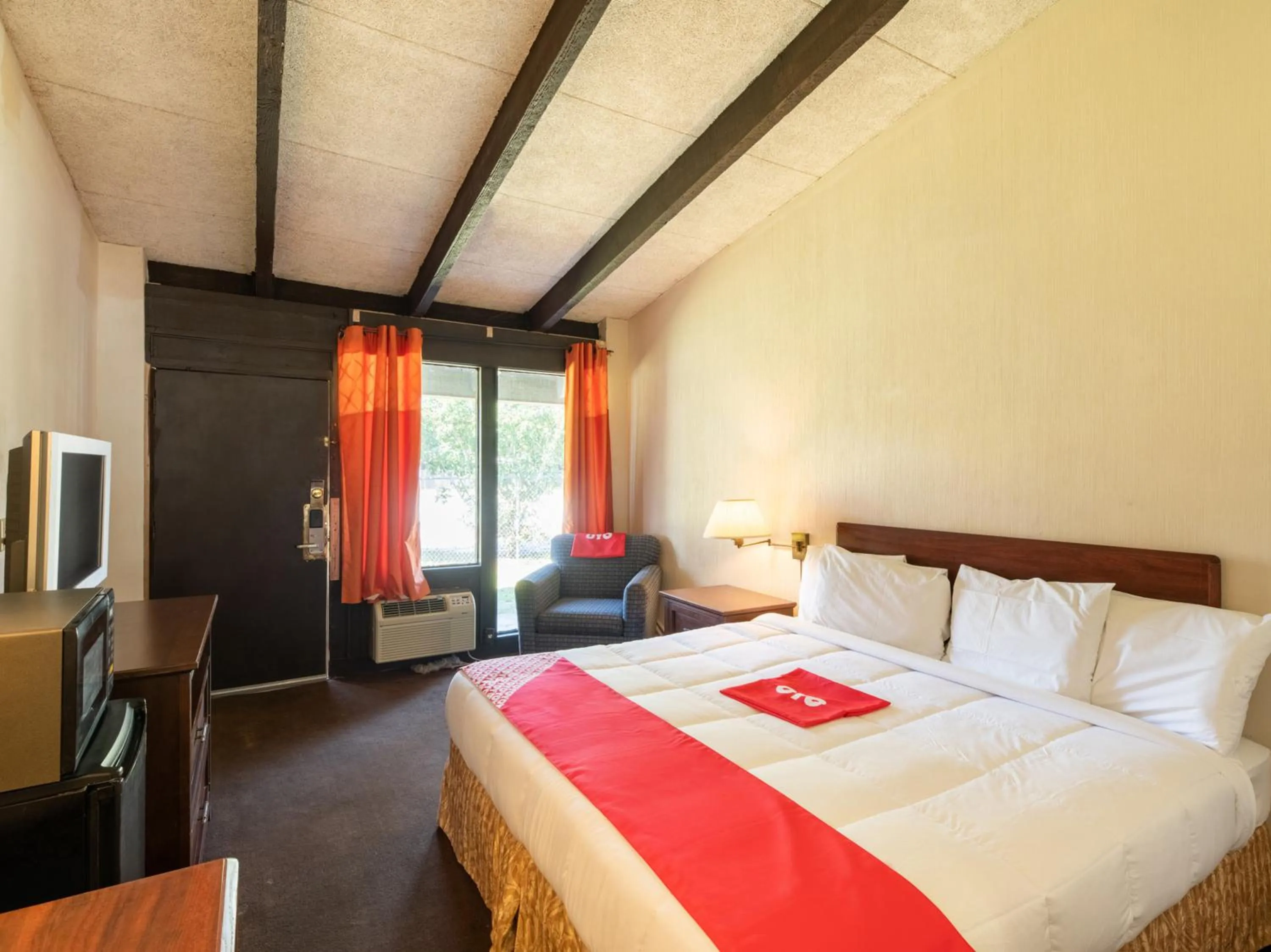 Bedroom in Hotel O Bay City, TX-35