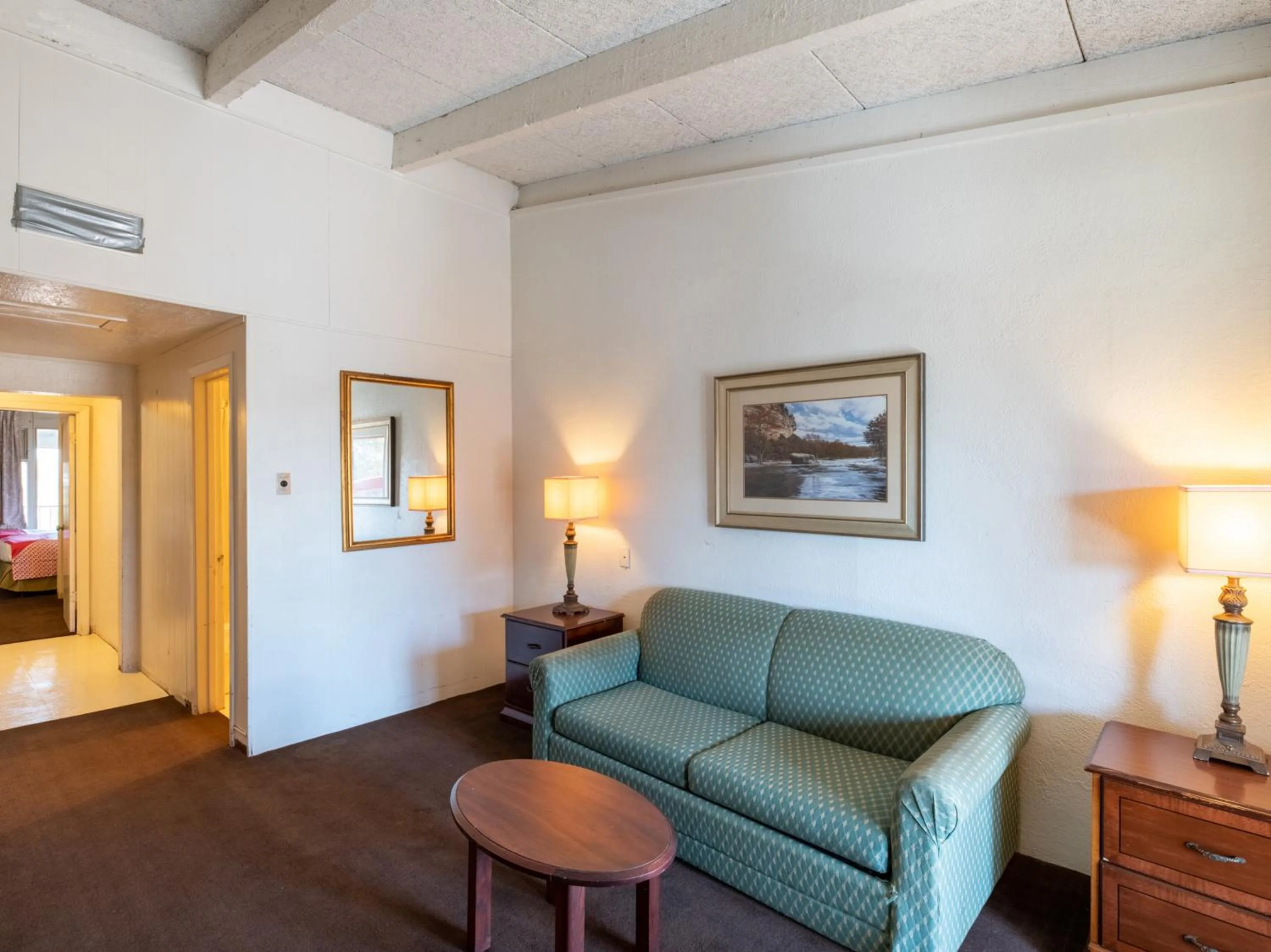 Seating Area in Hotel O Bay City, TX-35