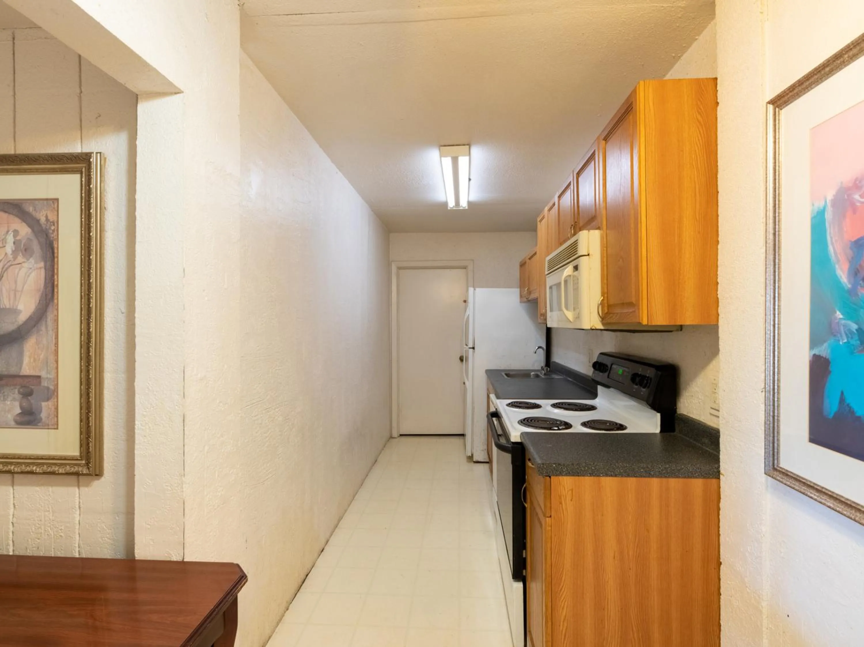 Kitchen or kitchenette, Kitchen/Kitchenette in Hotel O Bay City, TX-35