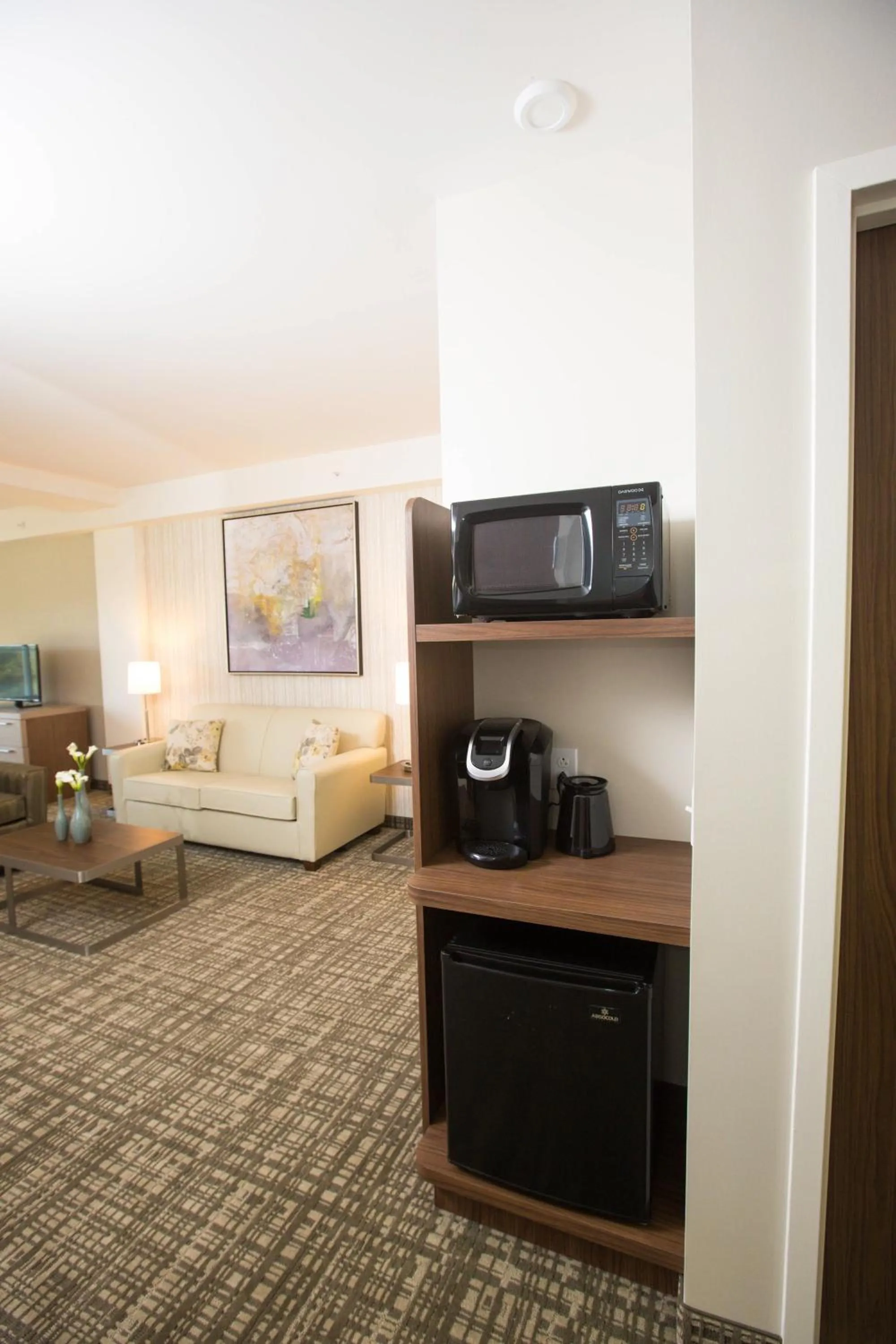 Photo of the whole room, Bed in Courtyard by Marriott Philadelphia Springfield