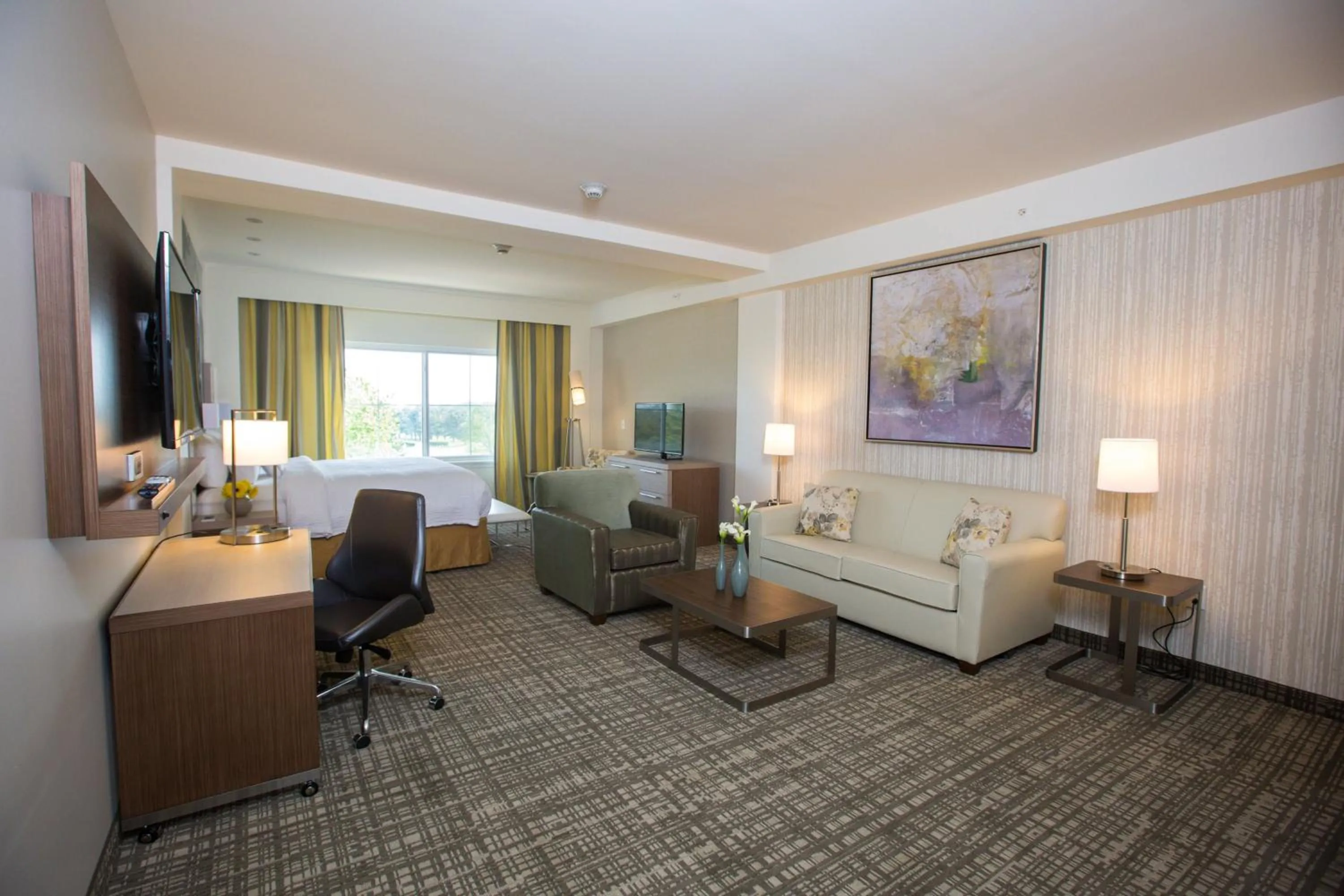 Photo of the whole room in Courtyard by Marriott Philadelphia Springfield