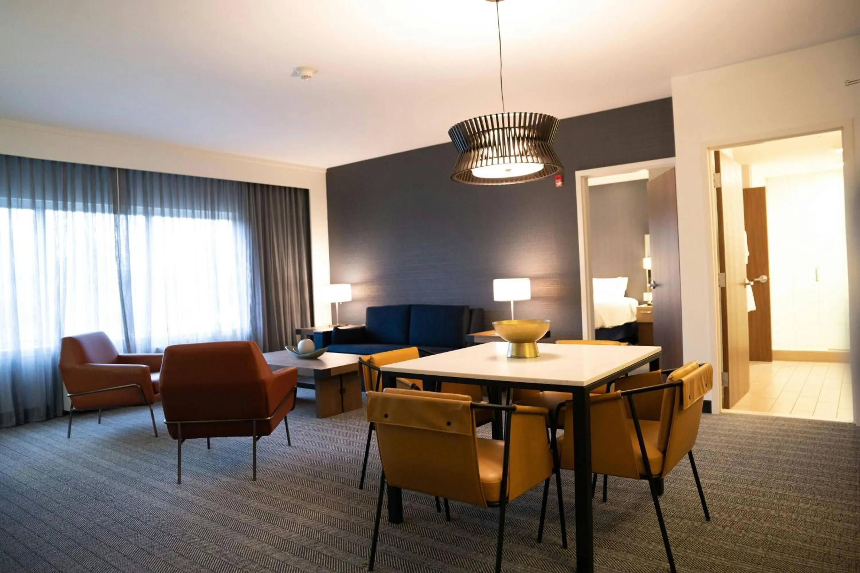 Photo of the whole room in Courtyard by Marriott Philadelphia Springfield