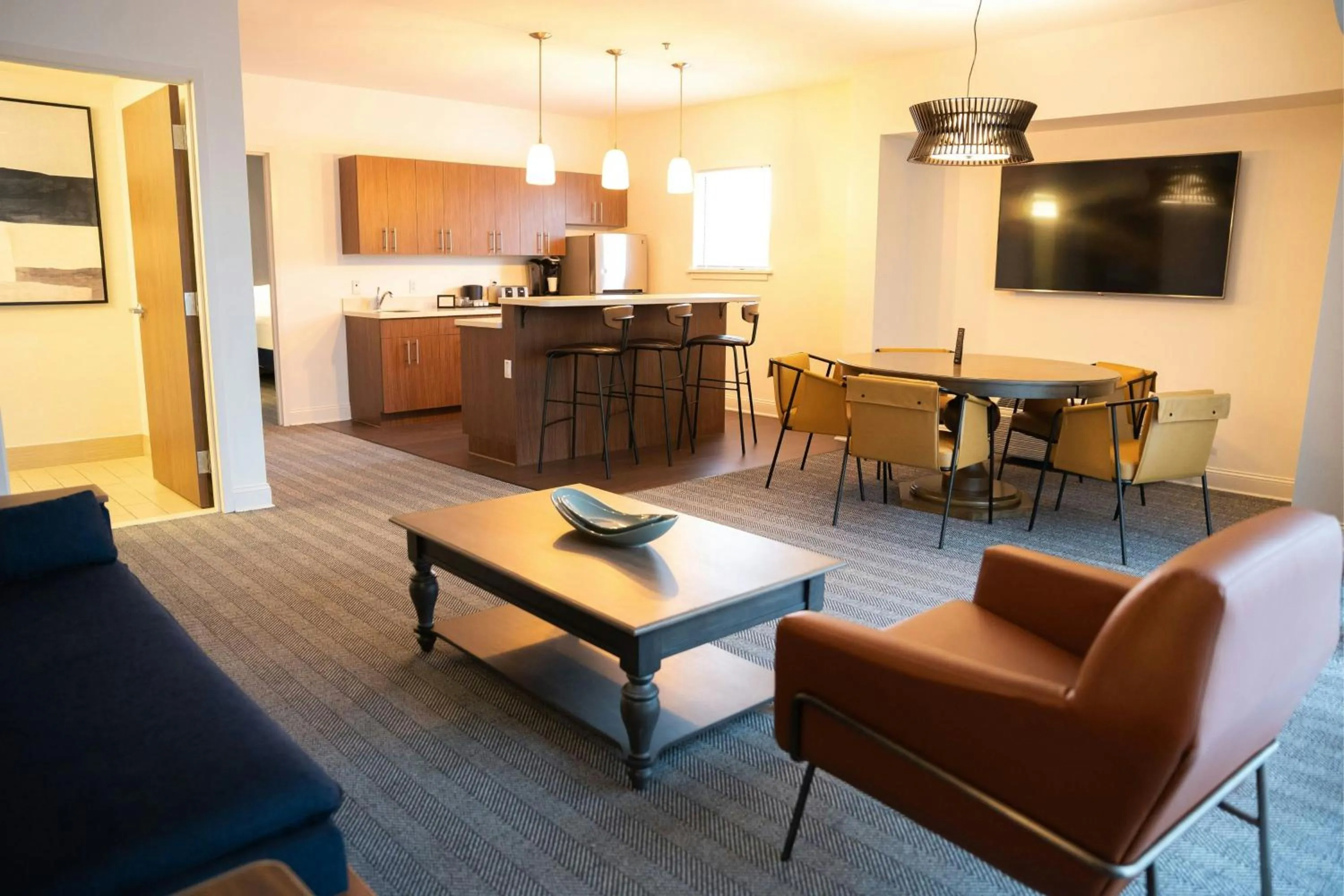 Photo of the whole room in Courtyard by Marriott Philadelphia Springfield