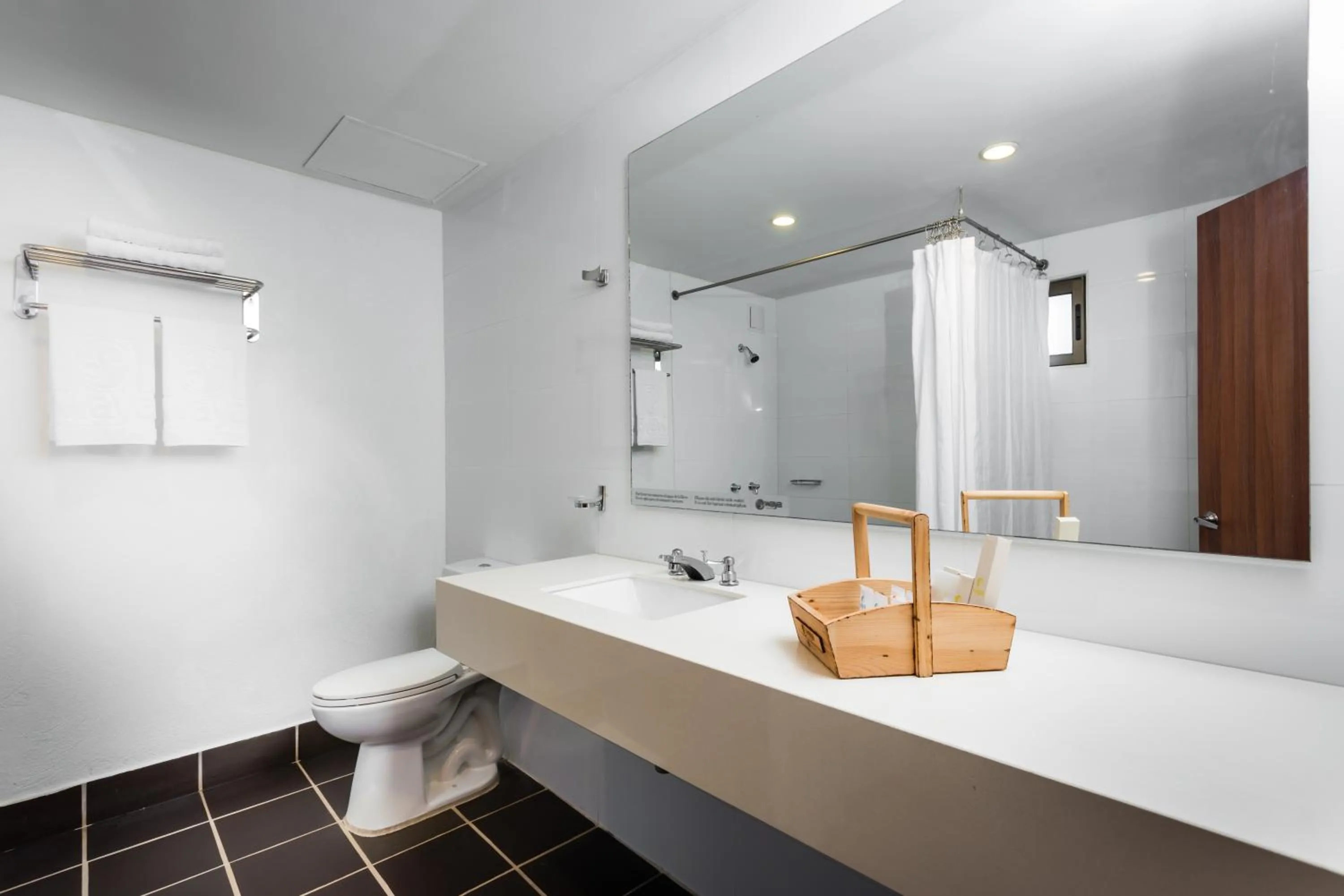 Bathroom in Hotel Waya Guajira By OxoHotel