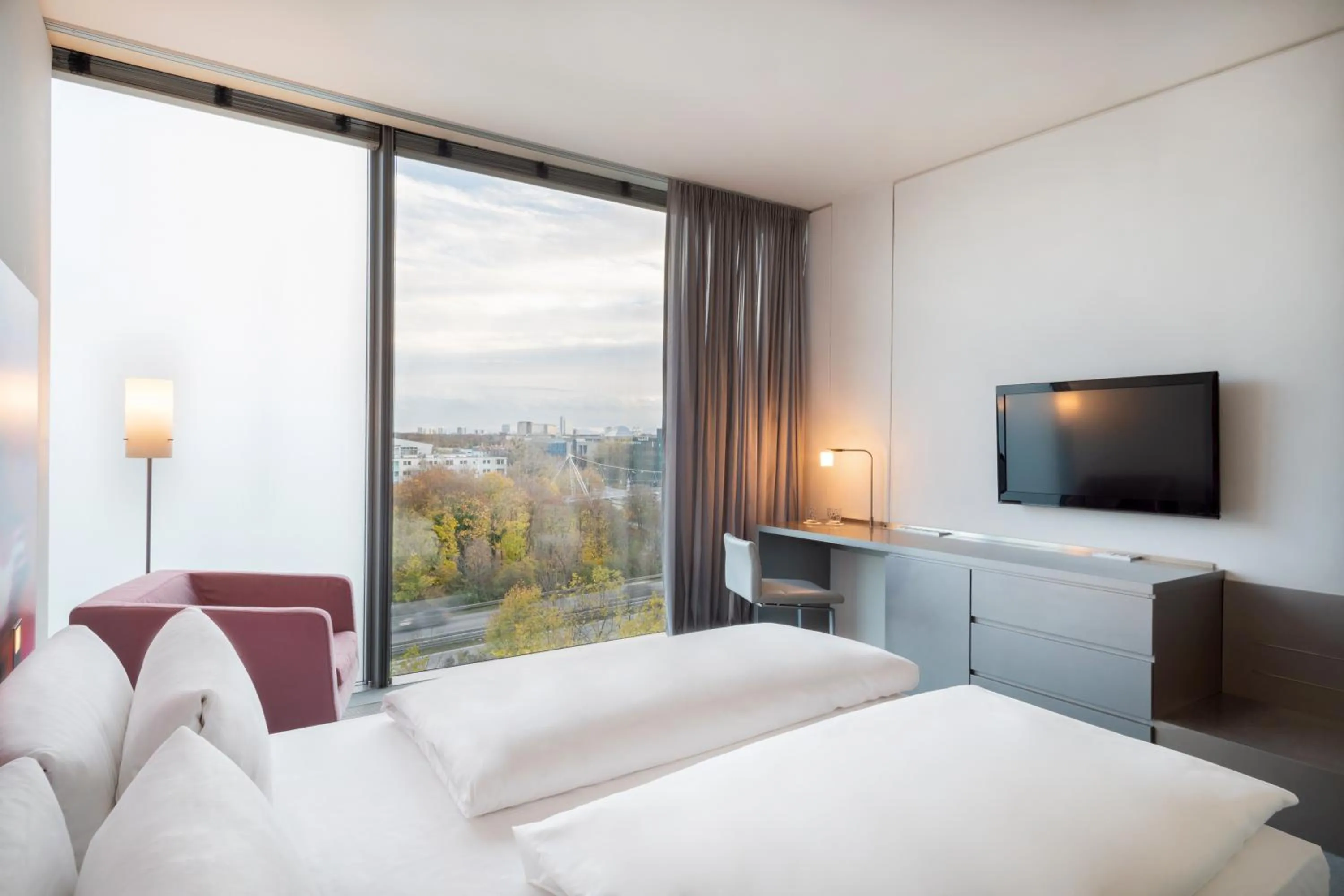 Bed in INNSiDE by Meliá München Parkstadt Schwabing