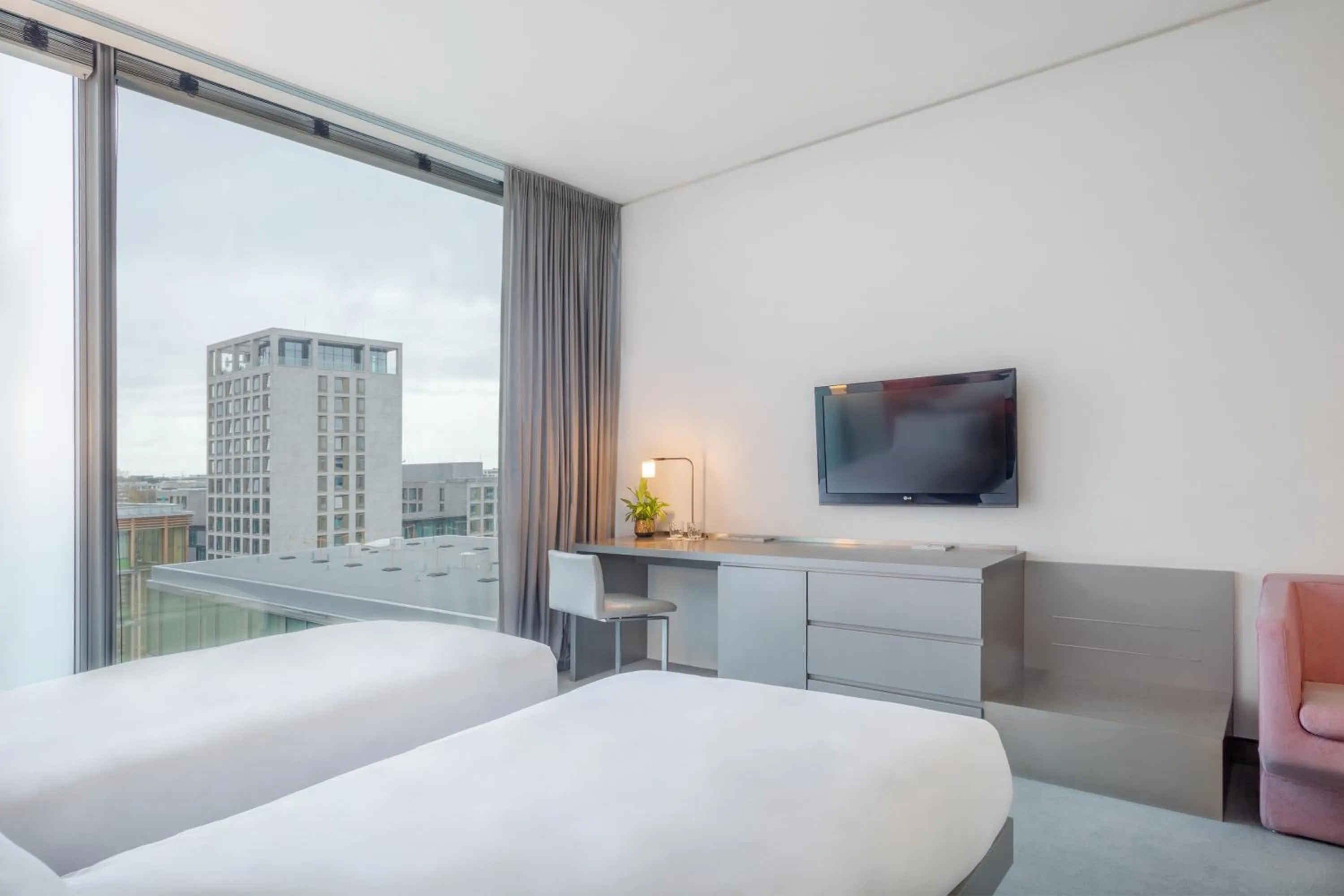 Bed in INNSiDE by Meliá München Parkstadt Schwabing