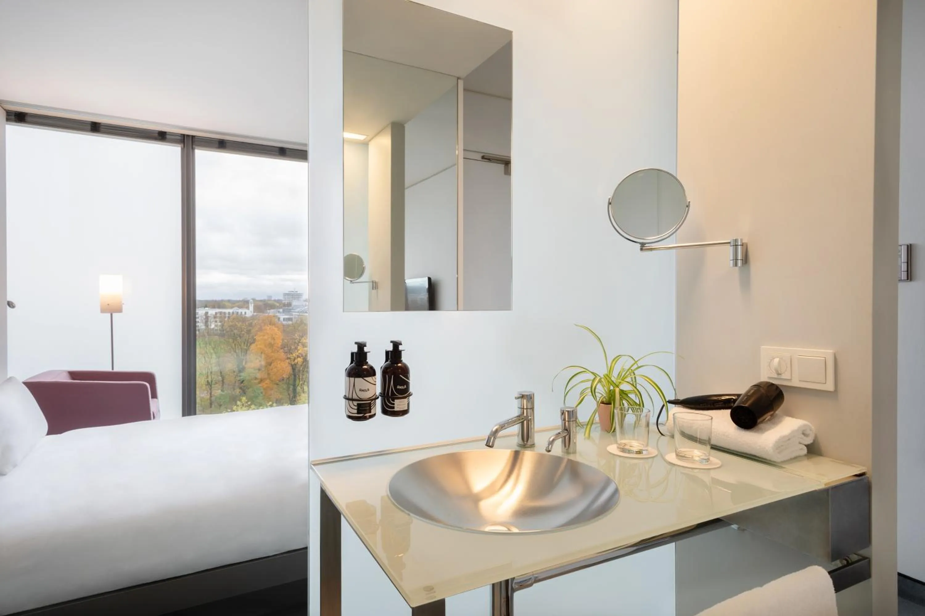 Bed in INNSiDE by Meliá München Parkstadt Schwabing