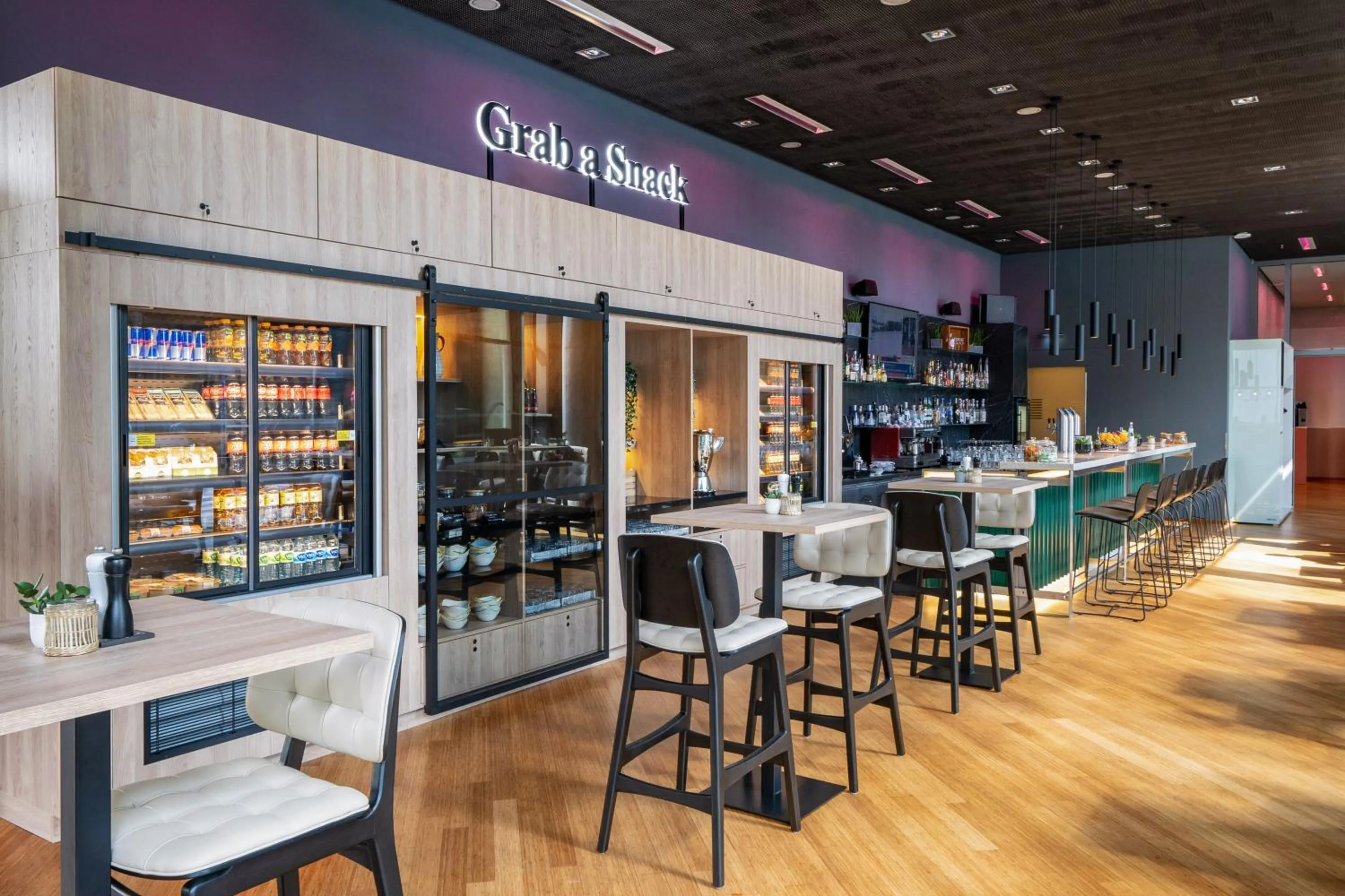 Lounge or bar in INNSiDE by Meliá München Parkstadt Schwabing